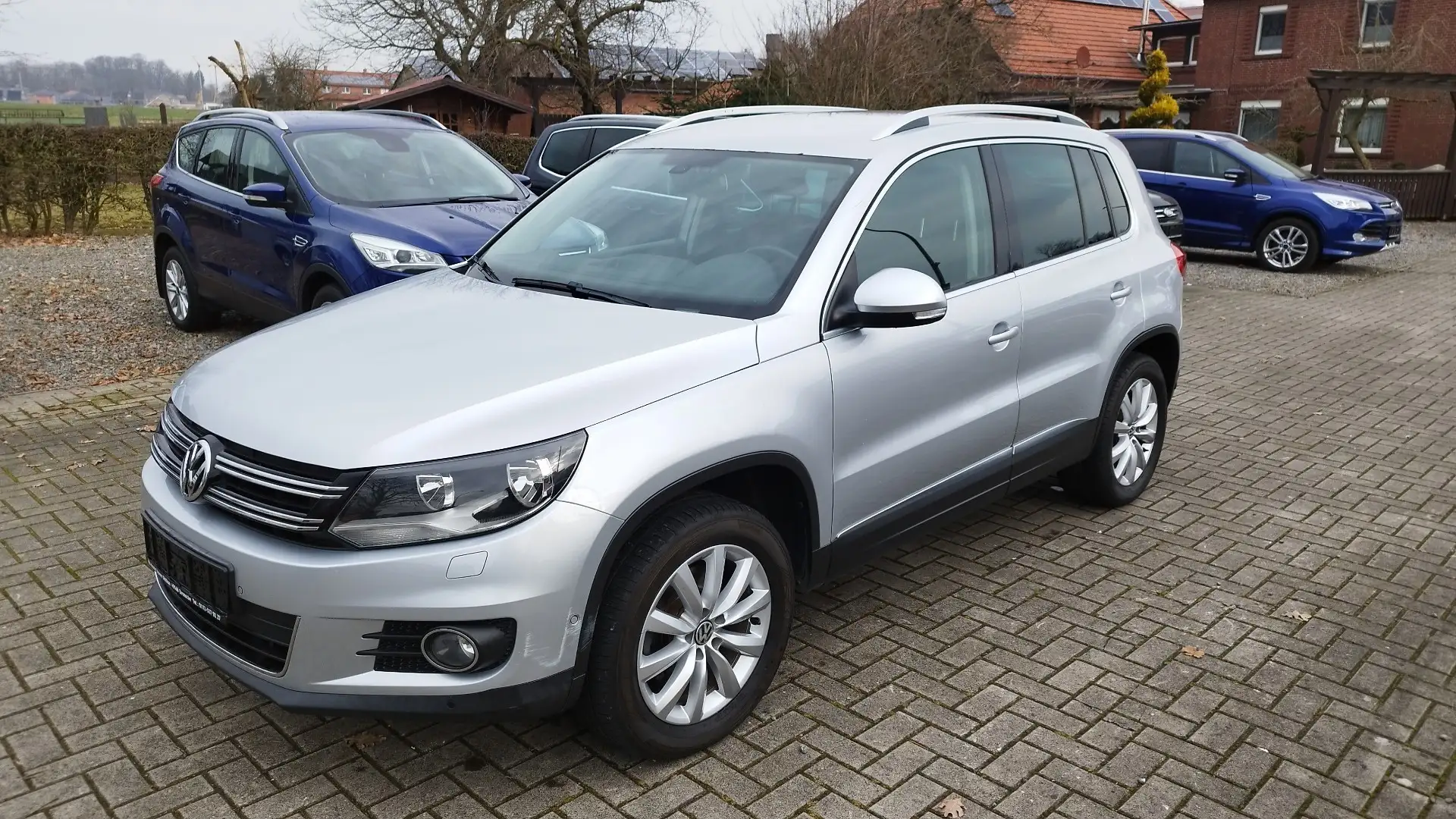 Volkswagen Tiguan Sport 4x4 DSG AHK Navi Plateado - 1