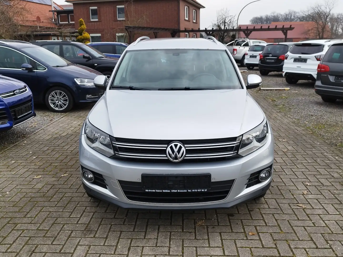 Volkswagen Tiguan Sport 4x4 DSG AHK Navi Plateado - 2