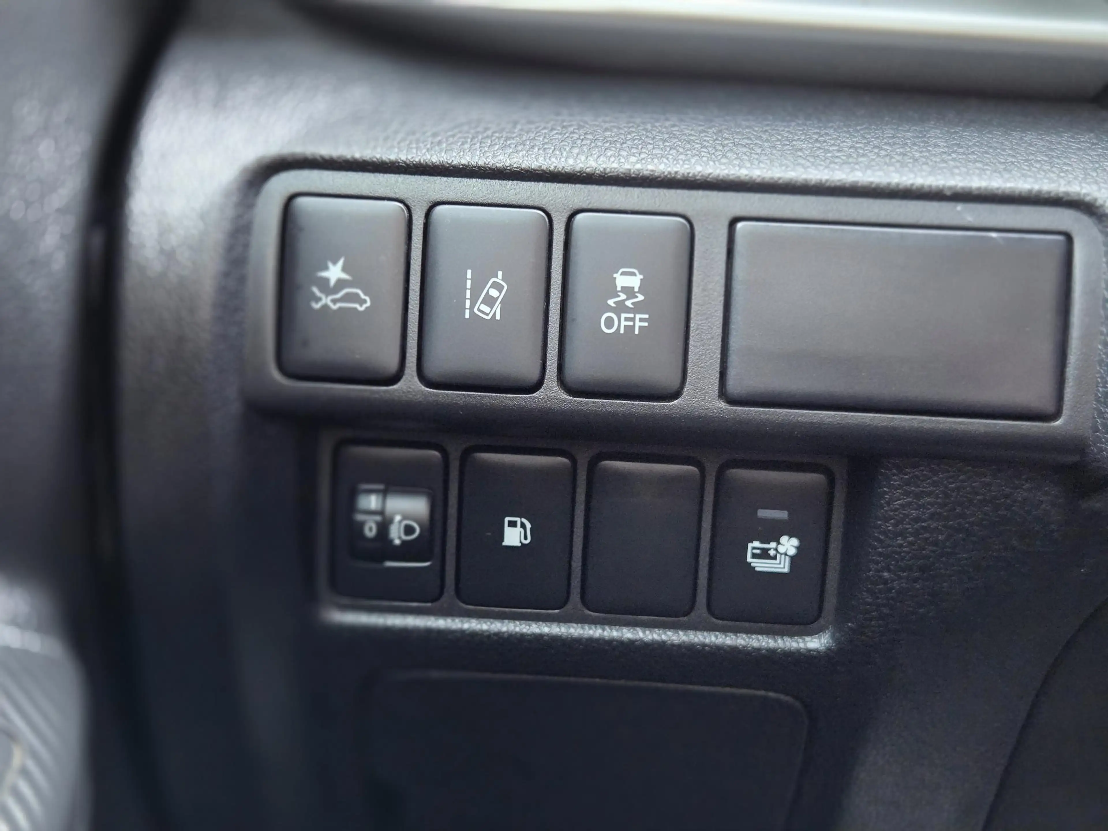 Mitsubishi Eclipse Cross 2.4 PHEV Instyle / Camera / Navi / Trekhaak 1500 k — photo 29