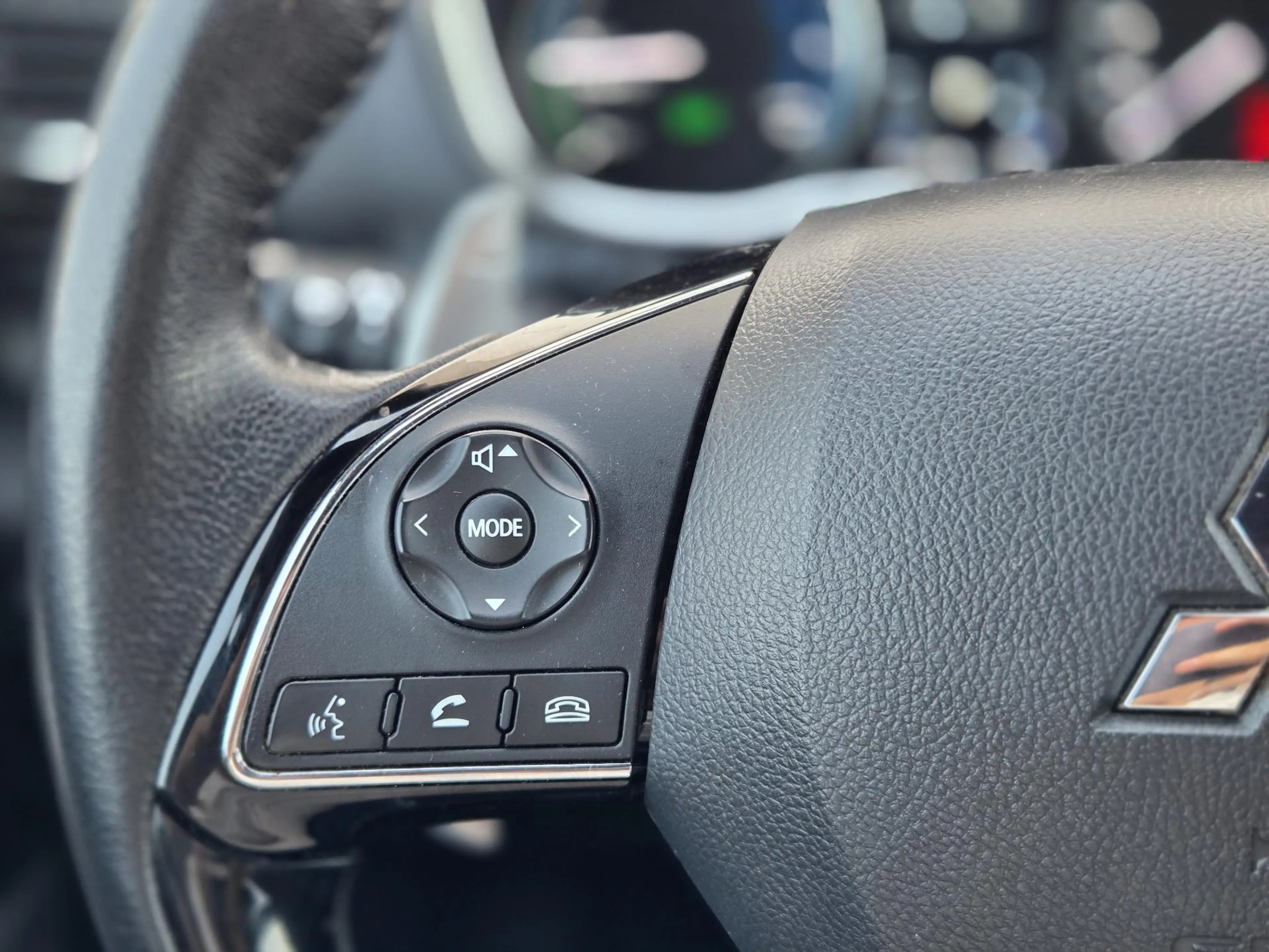 Mitsubishi Eclipse Cross 2.4 PHEV Instyle / Camera / Navi / Trekhaak 1500 k — photo 28