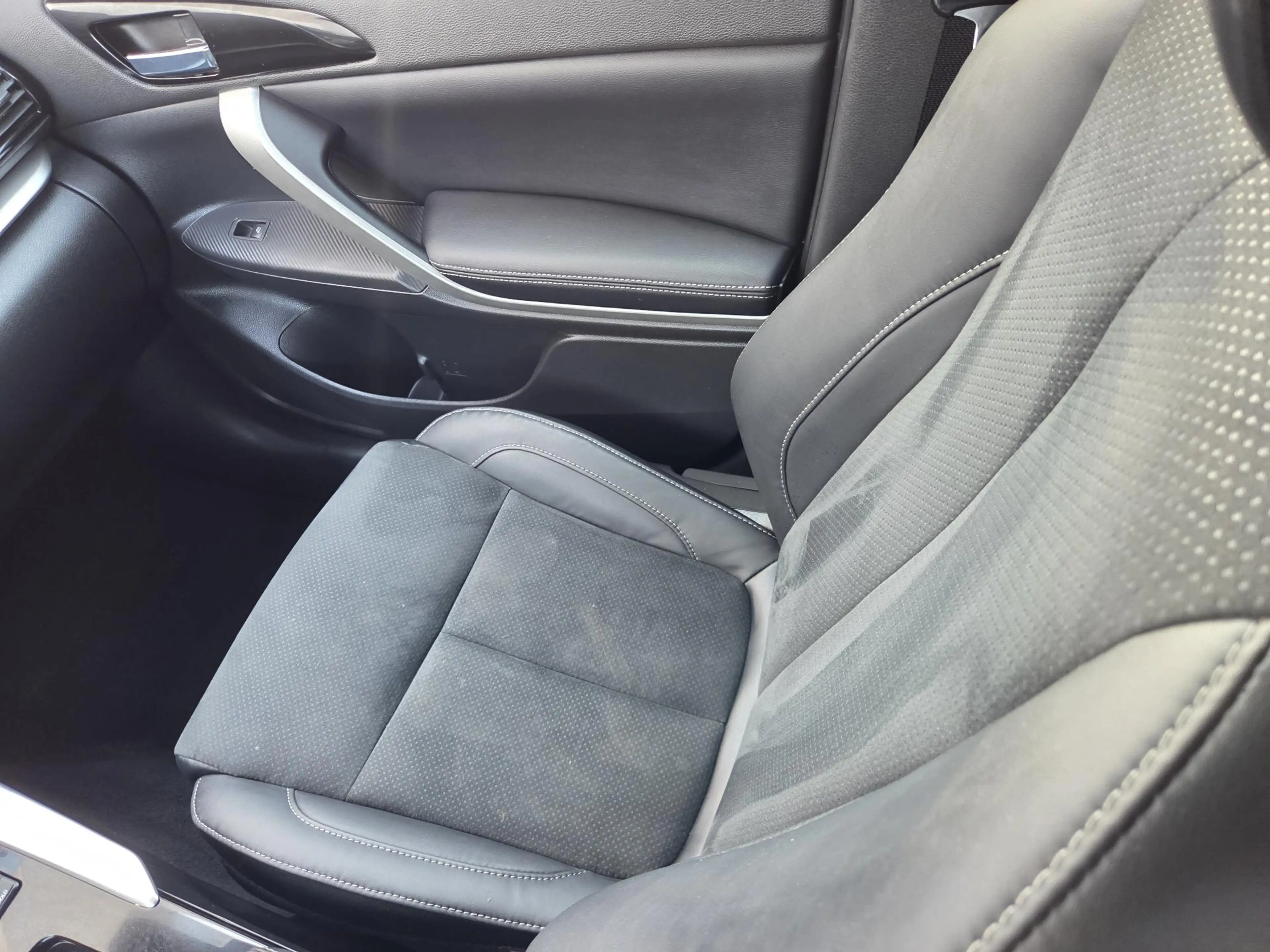 Mitsubishi Eclipse Cross 2.4 PHEV Instyle / Camera / Navi / Trekhaak 1500 k — photo 16