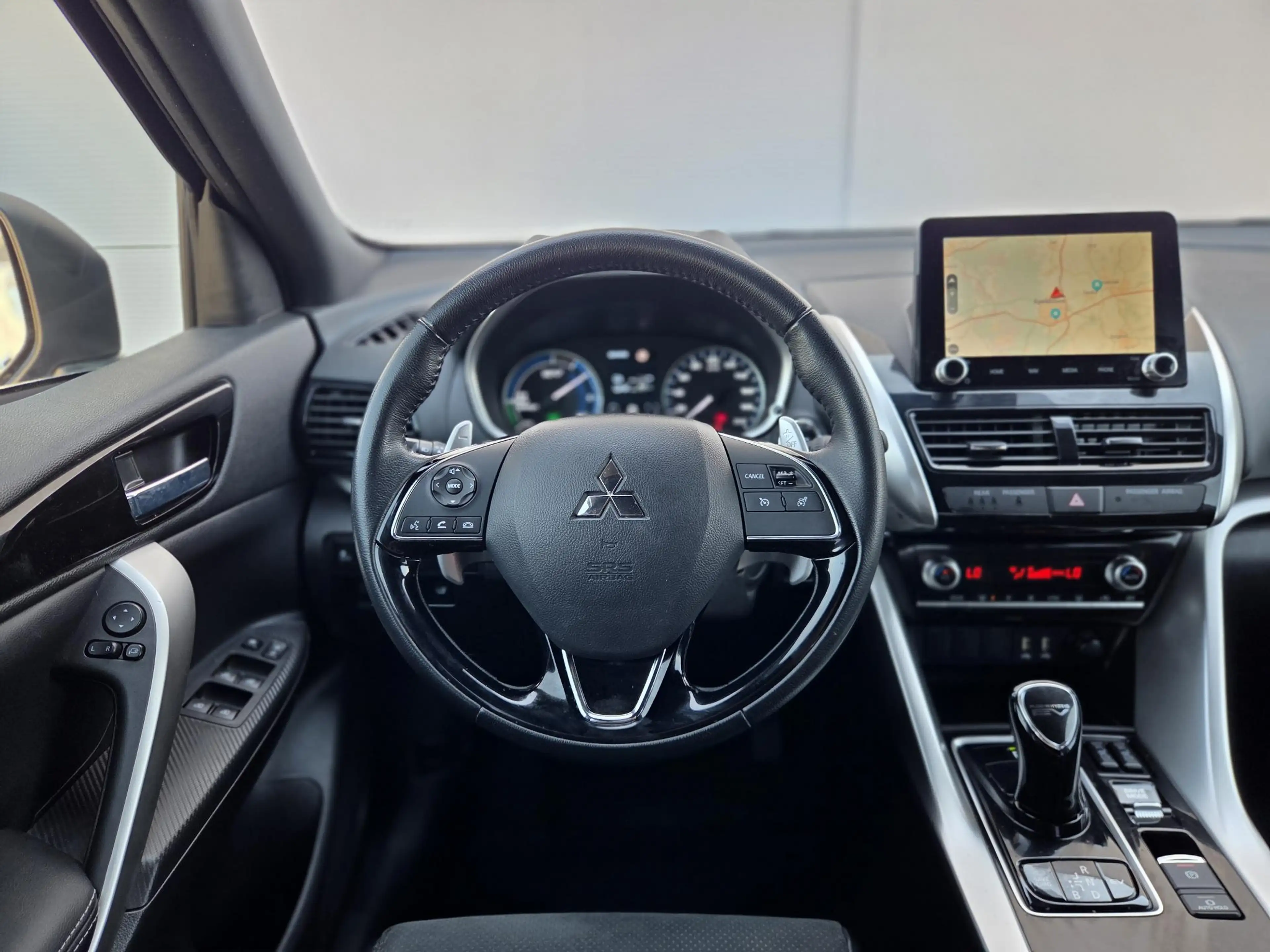 Mitsubishi Eclipse Cross 2.4 PHEV Instyle / Camera / Navi / Trekhaak 1500 k — photo 13