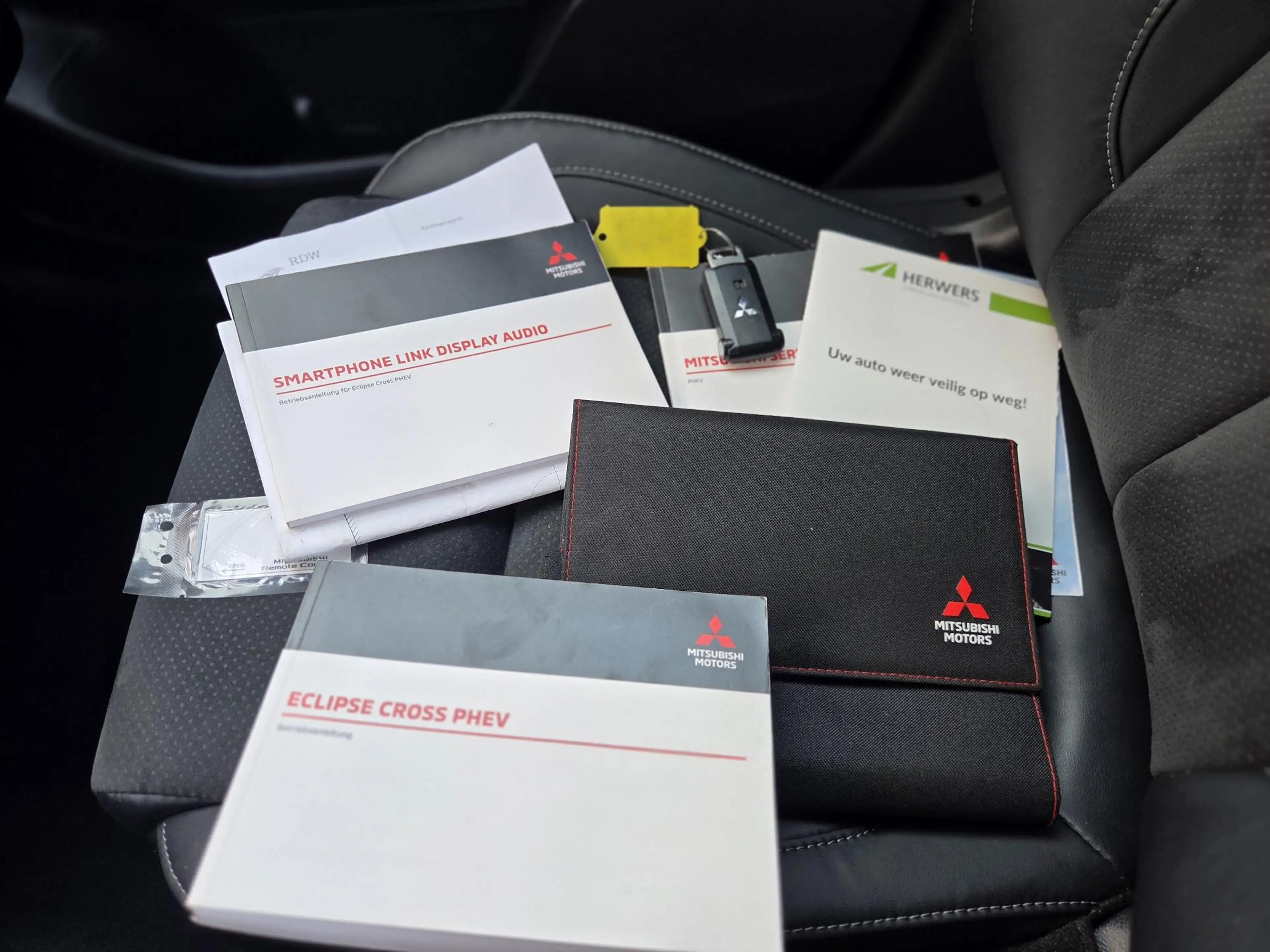 Mitsubishi Eclipse Cross 2.4 PHEV Instyle / Camera / Navi / Trekhaak 1500 k — photo 4