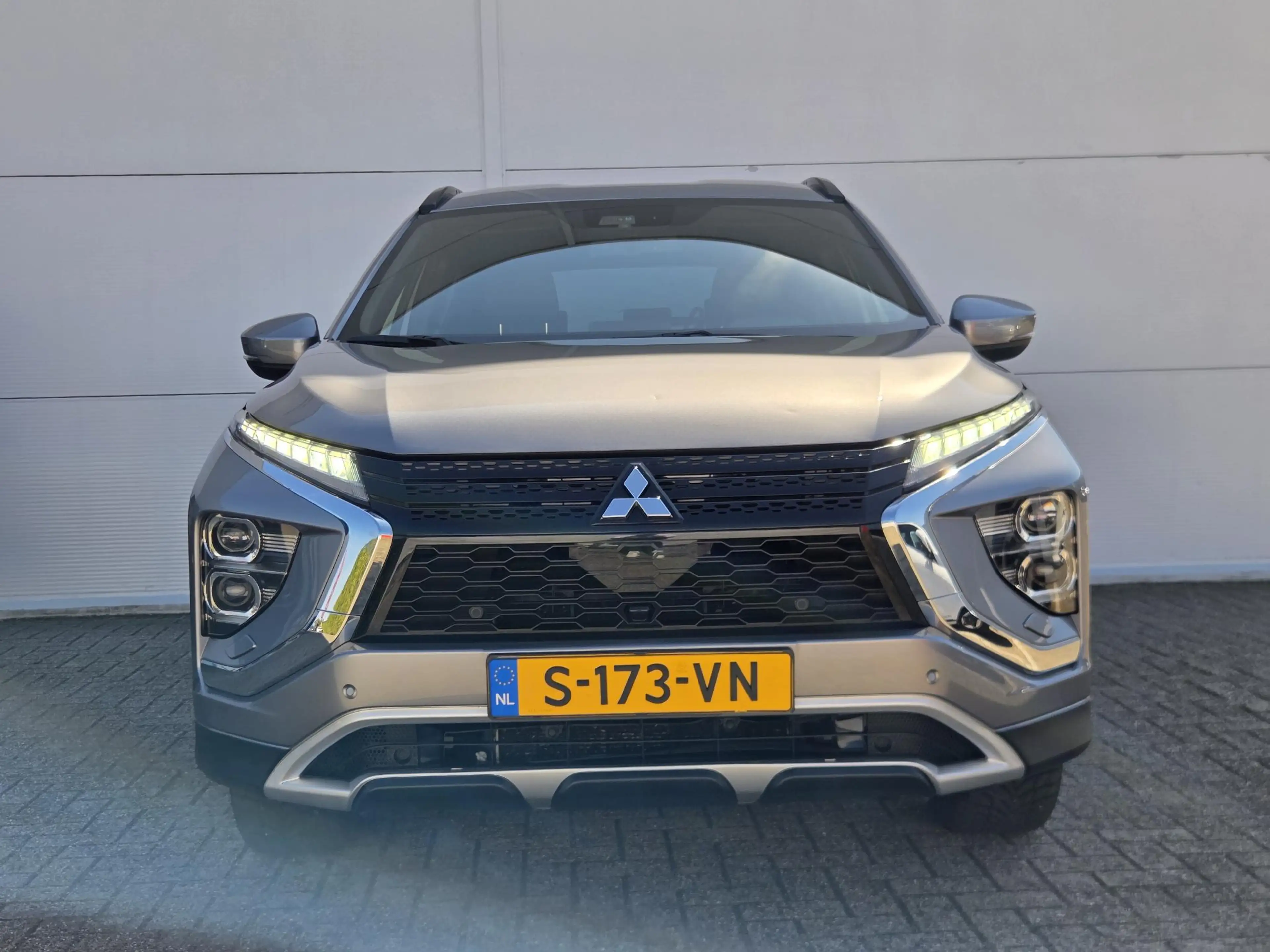 Mitsubishi Eclipse Cross 2.4 PHEV Instyle / Camera / Navi / Trekhaak 1500 k — photo 18