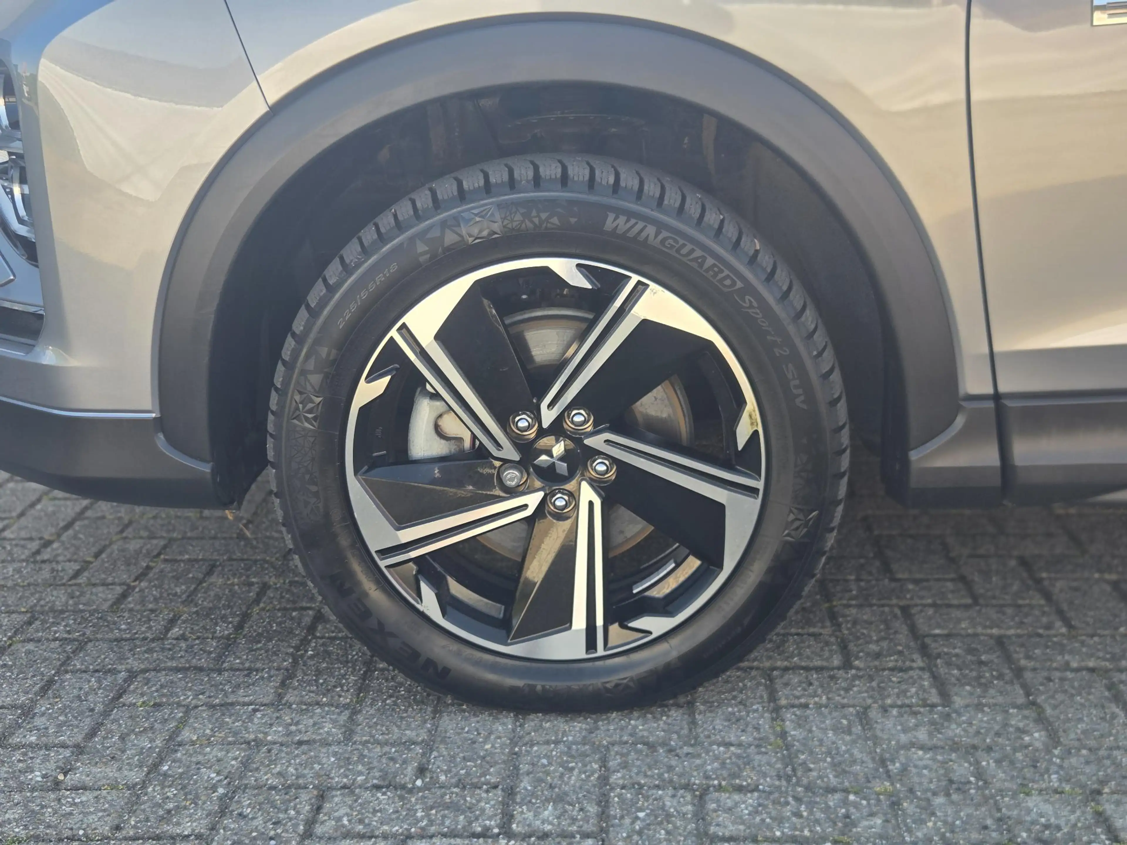 Mitsubishi Eclipse Cross 2.4 PHEV Instyle / Camera / Navi / Trekhaak 1500 k — photo 9