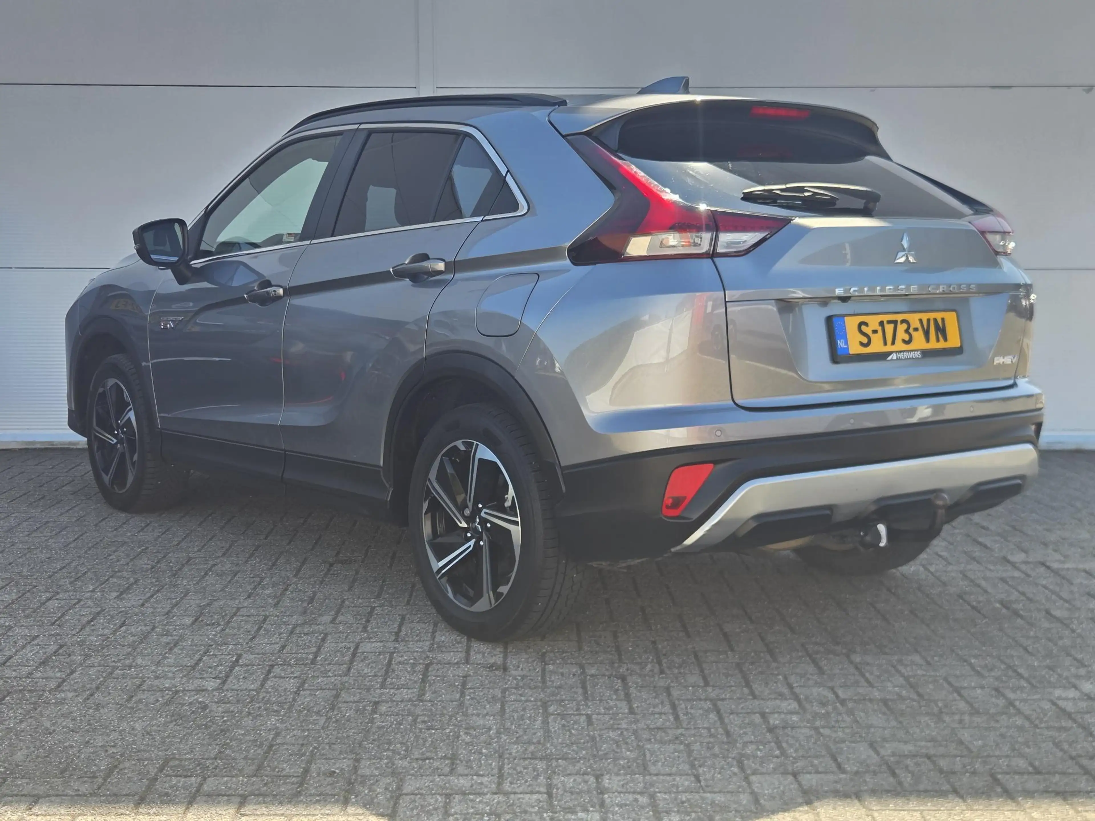 Mitsubishi Eclipse Cross 2.4 PHEV Instyle / Camera / Navi / Trekhaak 1500 k — photo 10