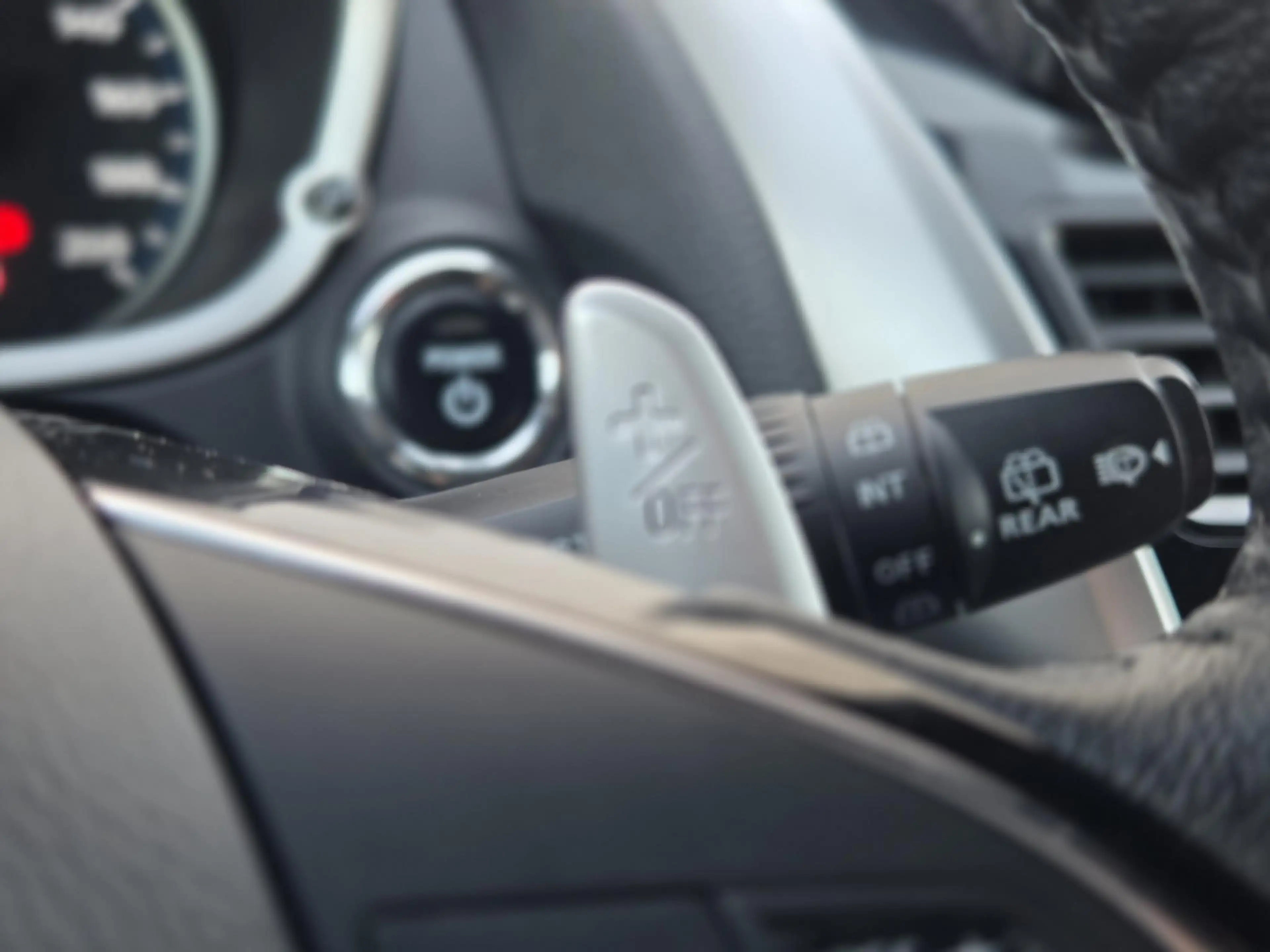 Mitsubishi Eclipse Cross 2.4 PHEV Instyle / Camera / Navi / Trekhaak 1500 k — photo 25