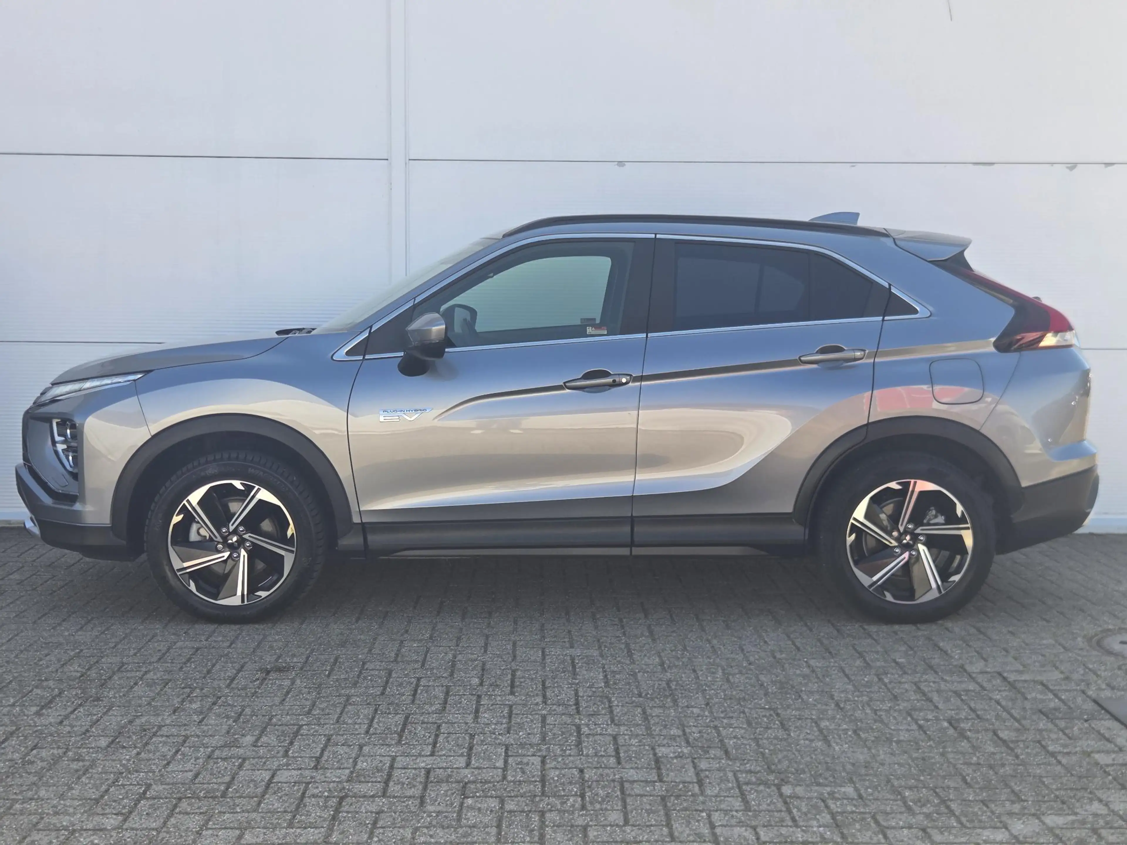 Mitsubishi Eclipse Cross 2.4 PHEV Instyle / Camera / Navi / Trekhaak 1500 k — photo 36