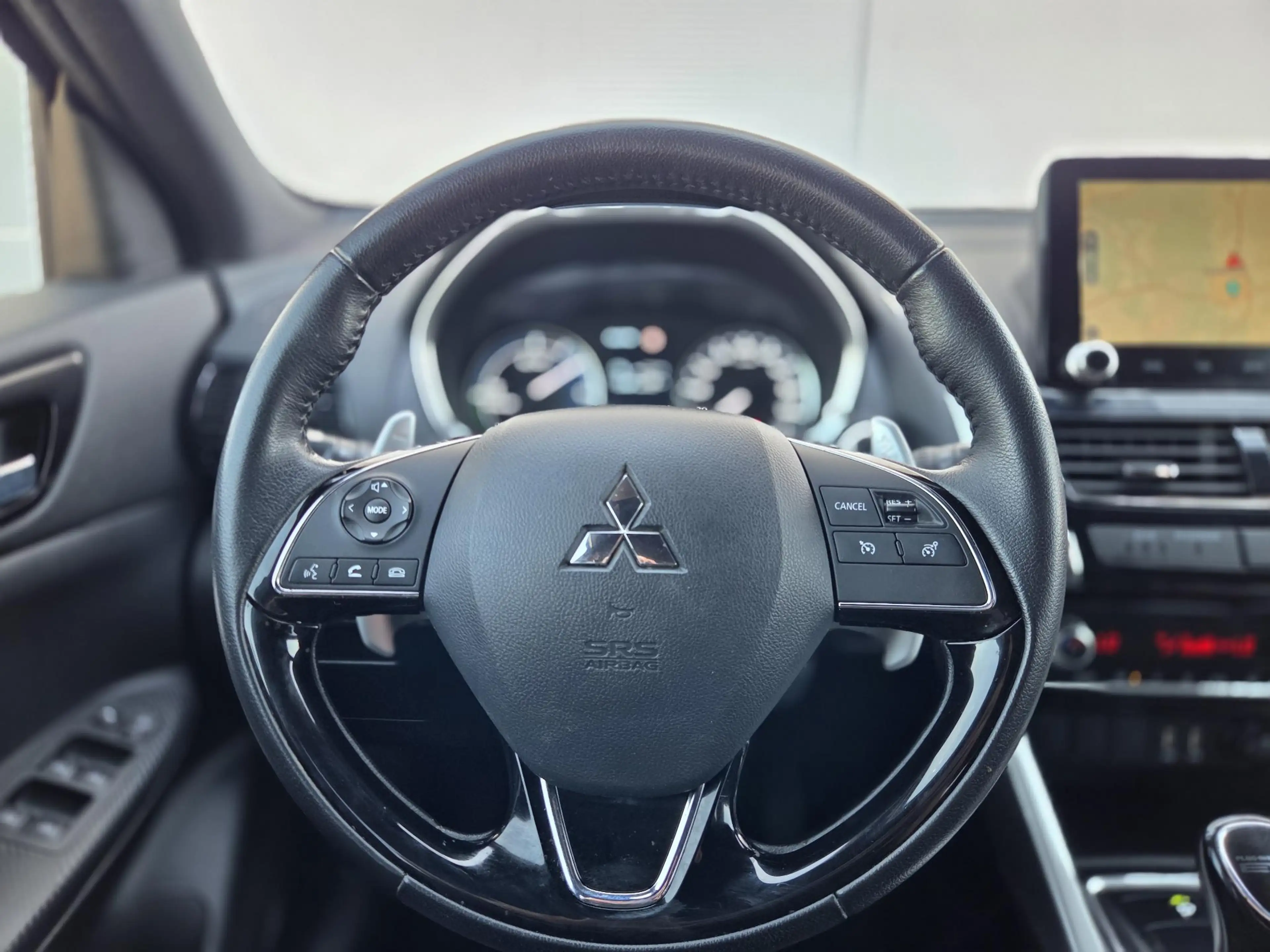 Mitsubishi Eclipse Cross 2.4 PHEV Instyle / Camera / Navi / Trekhaak 1500 k — photo 30
