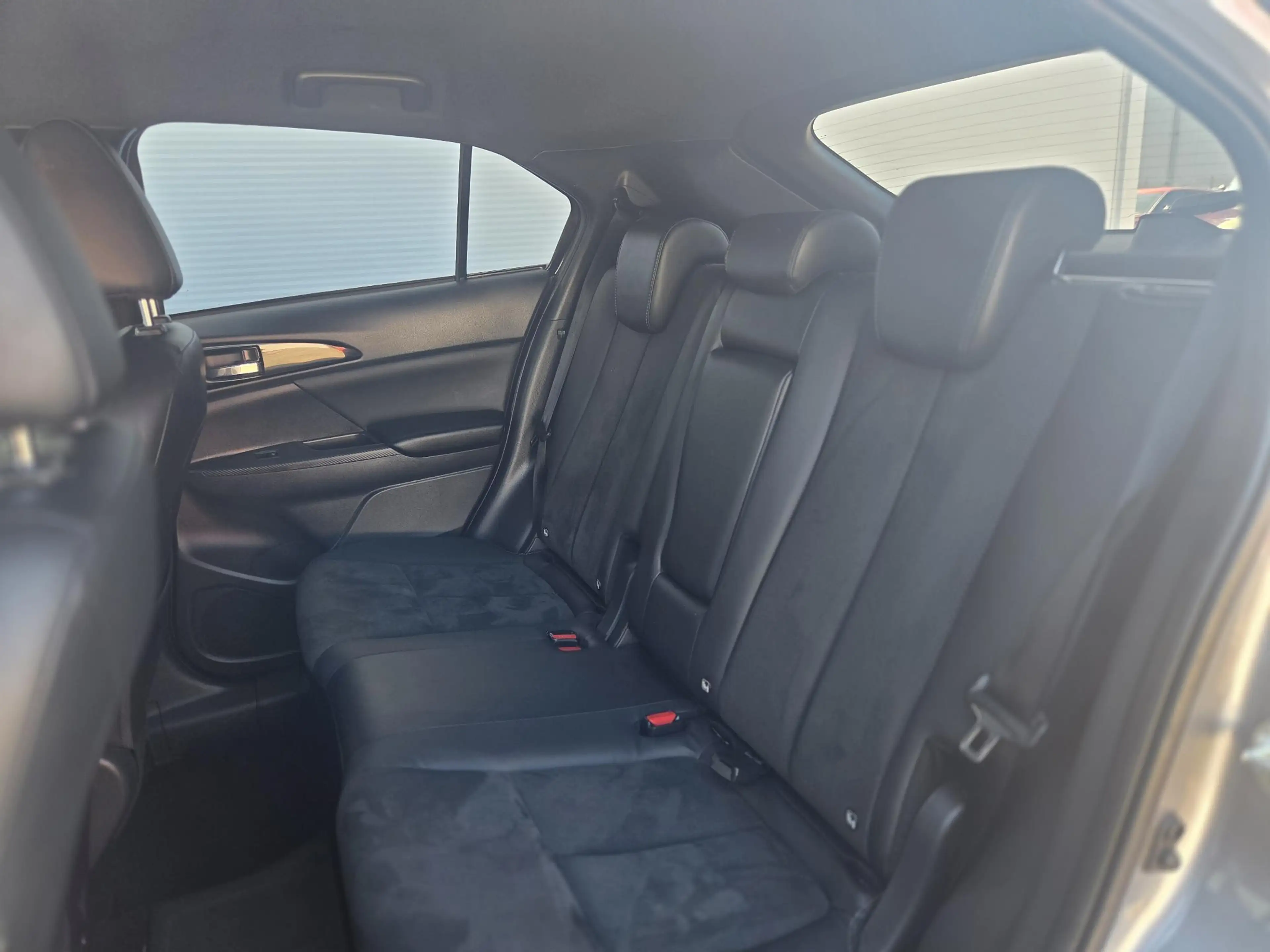 Mitsubishi Eclipse Cross 2.4 PHEV Instyle / Camera / Navi / Trekhaak 1500 k — photo 34