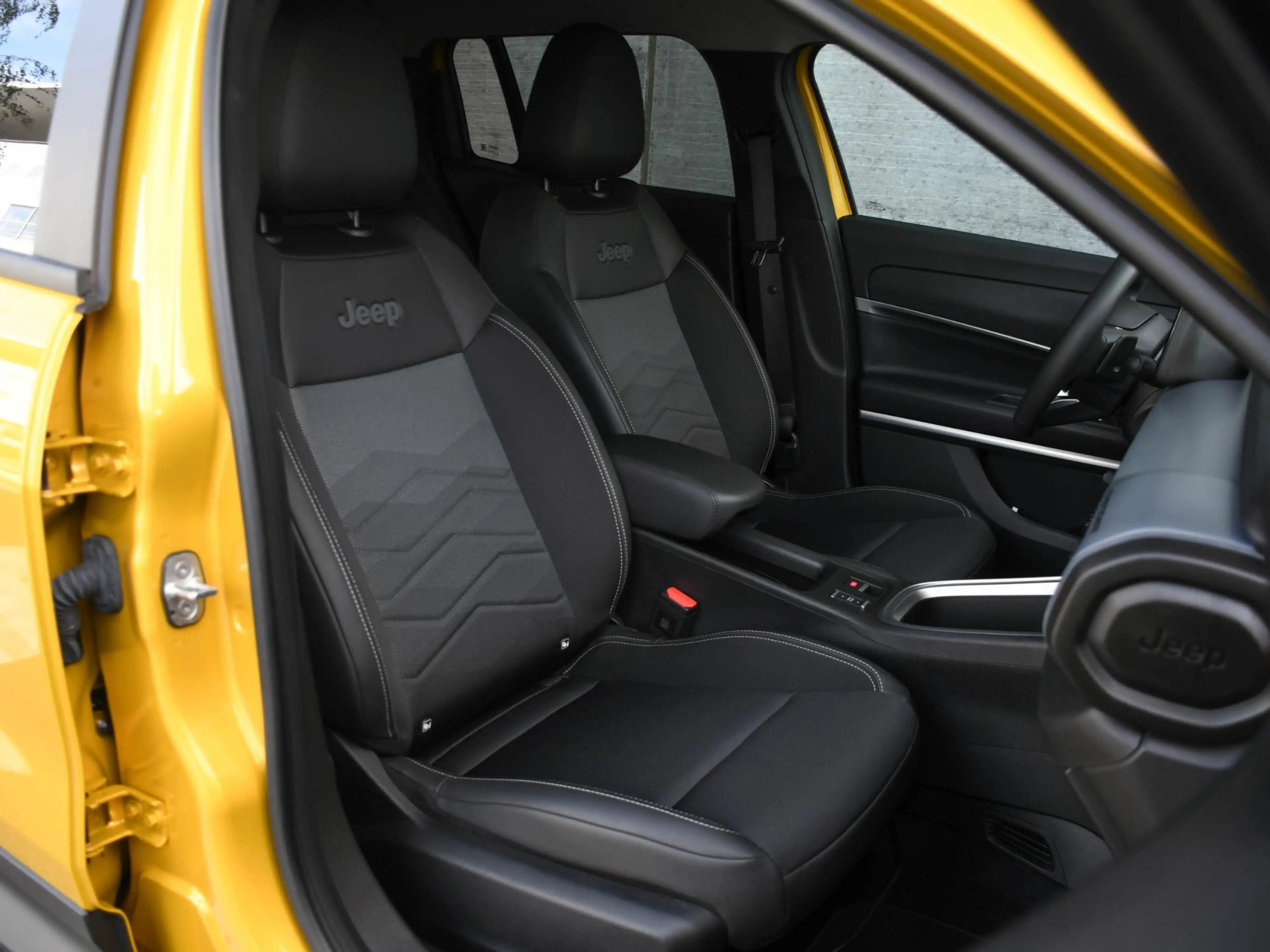 Jeep Avenger Summit 1.2 e-Hybrid 110pk Automaat JBL | STOELVERW — photo 10