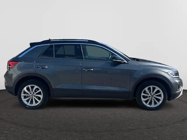 Volkswagen T-Roc view 7