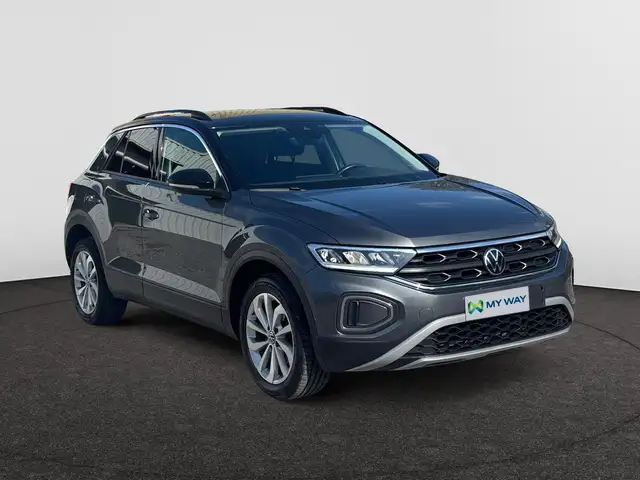 Volkswagen T-Roc view 4
