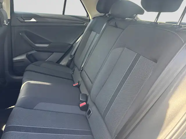 Volkswagen T-Roc view 14