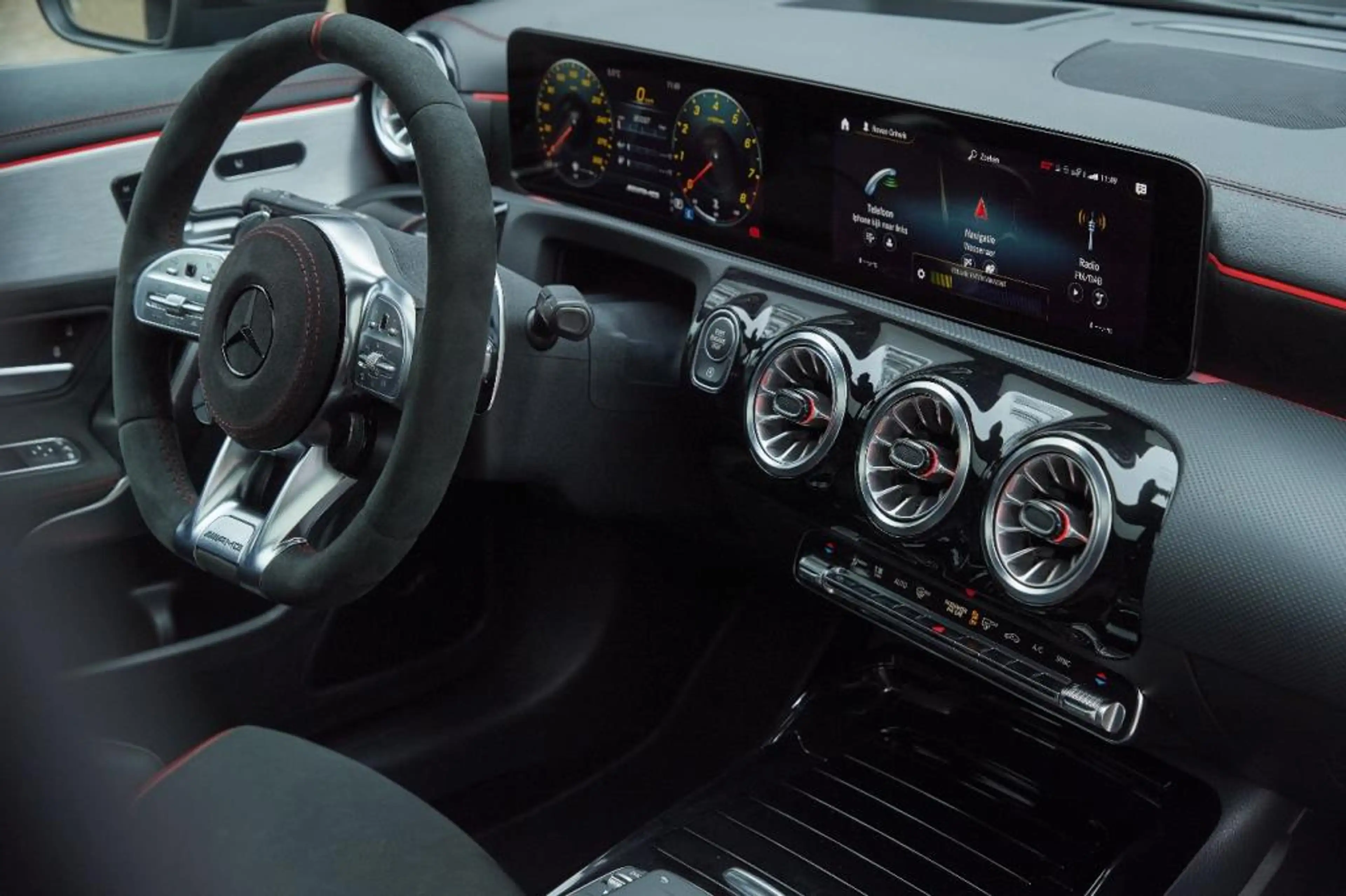 Mercedes-Benz CLA 45 AMG S 4MATIC+ — photo 4