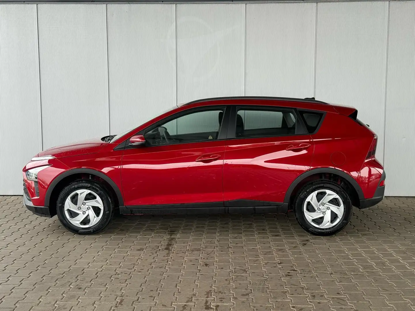 Hyundai BAYON i-Line 1,2 MPI  5MT 84 PS / Tempom. Dachreling ... crvena - 2