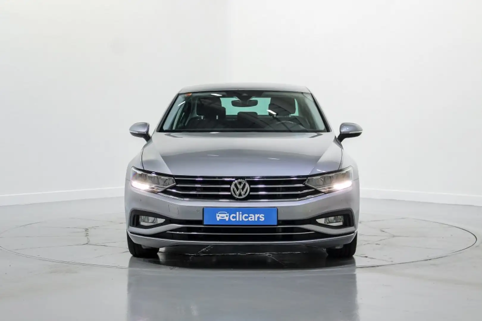 Volkswagen Passat 2.0TDI EVO Executive DSG7 110kW Stříbrná - 2