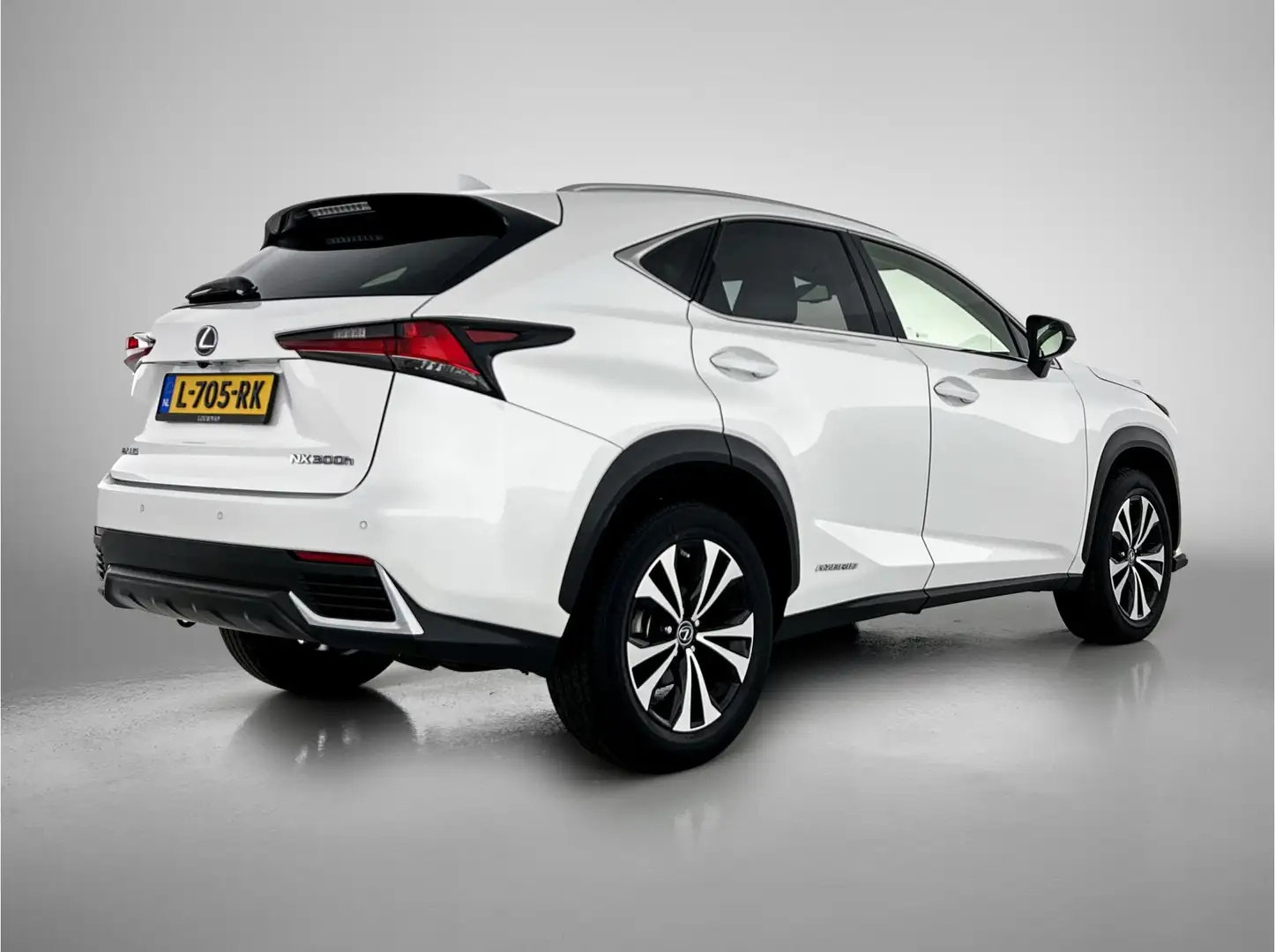 Lexus NX 300h AWD Ultimate Edition | NL-Auto | Groot Navigatie | Wit - 2