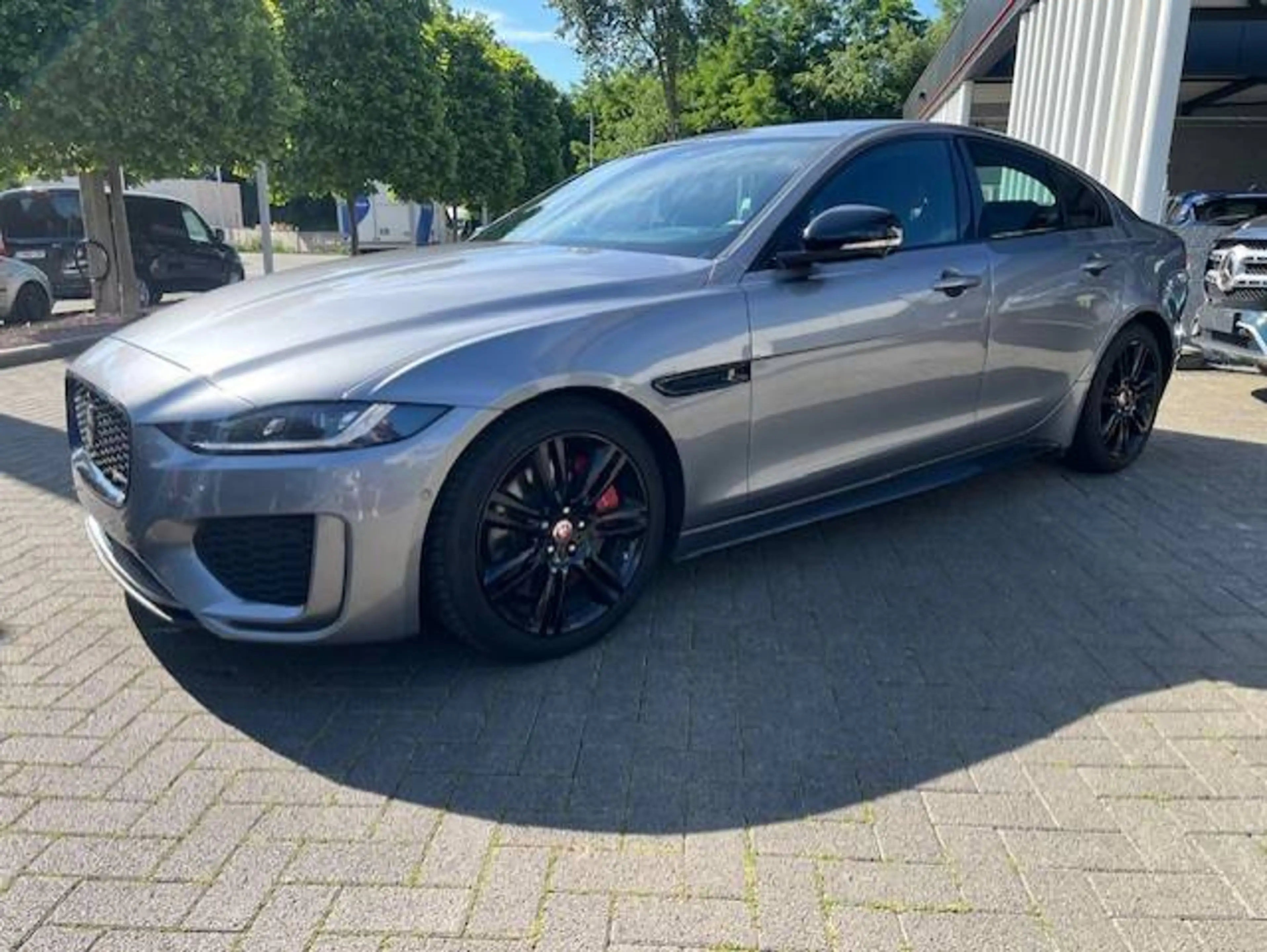 Jaguar XE 2.0 D R-Dynamic S 204pk Led/Camera/Leder 2022 PROMO! — photo 3