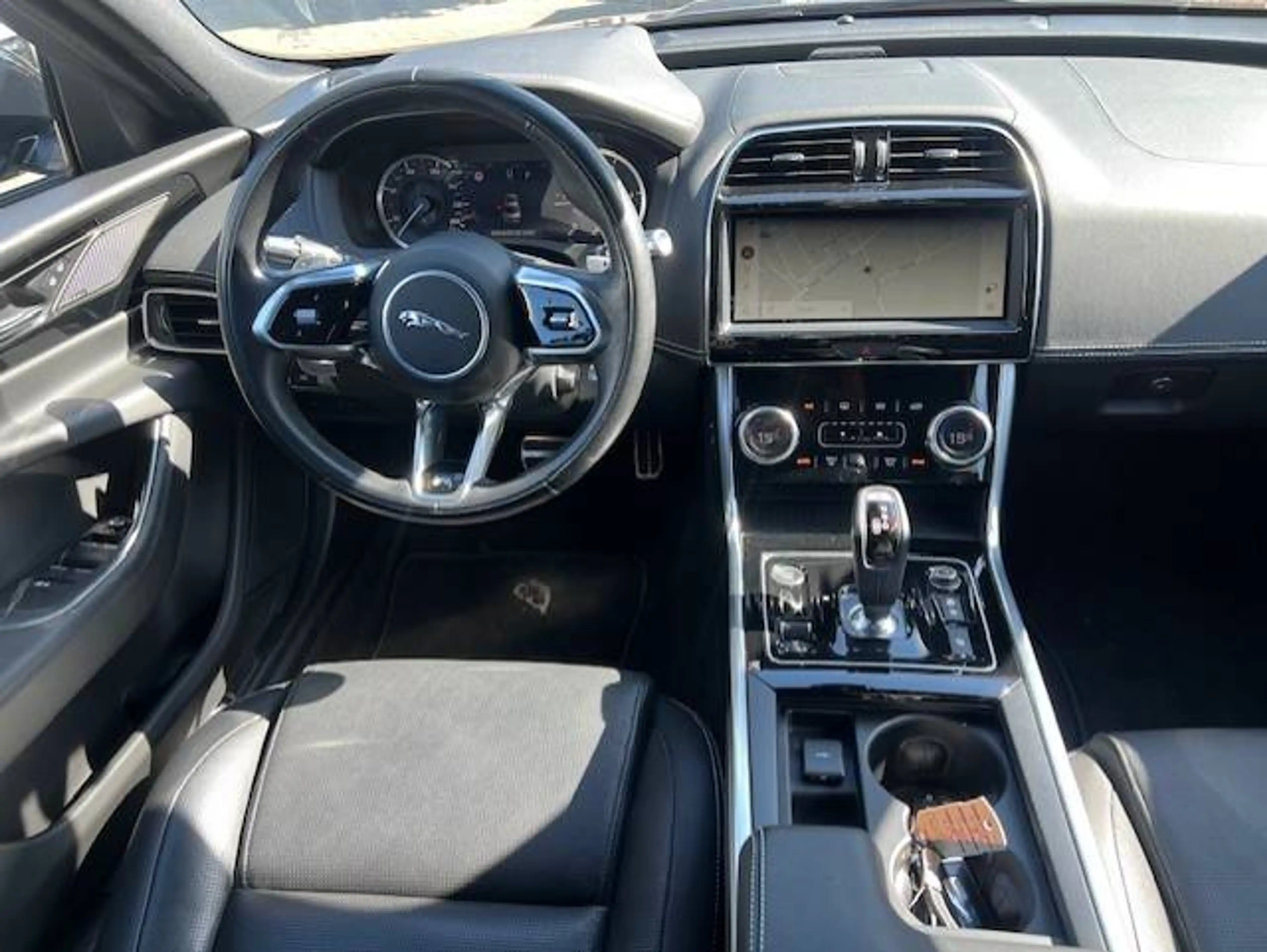 Jaguar XE 2.0 D R-Dynamic S 204pk Led/Camera/Leder 2022 PROMO! — photo 13