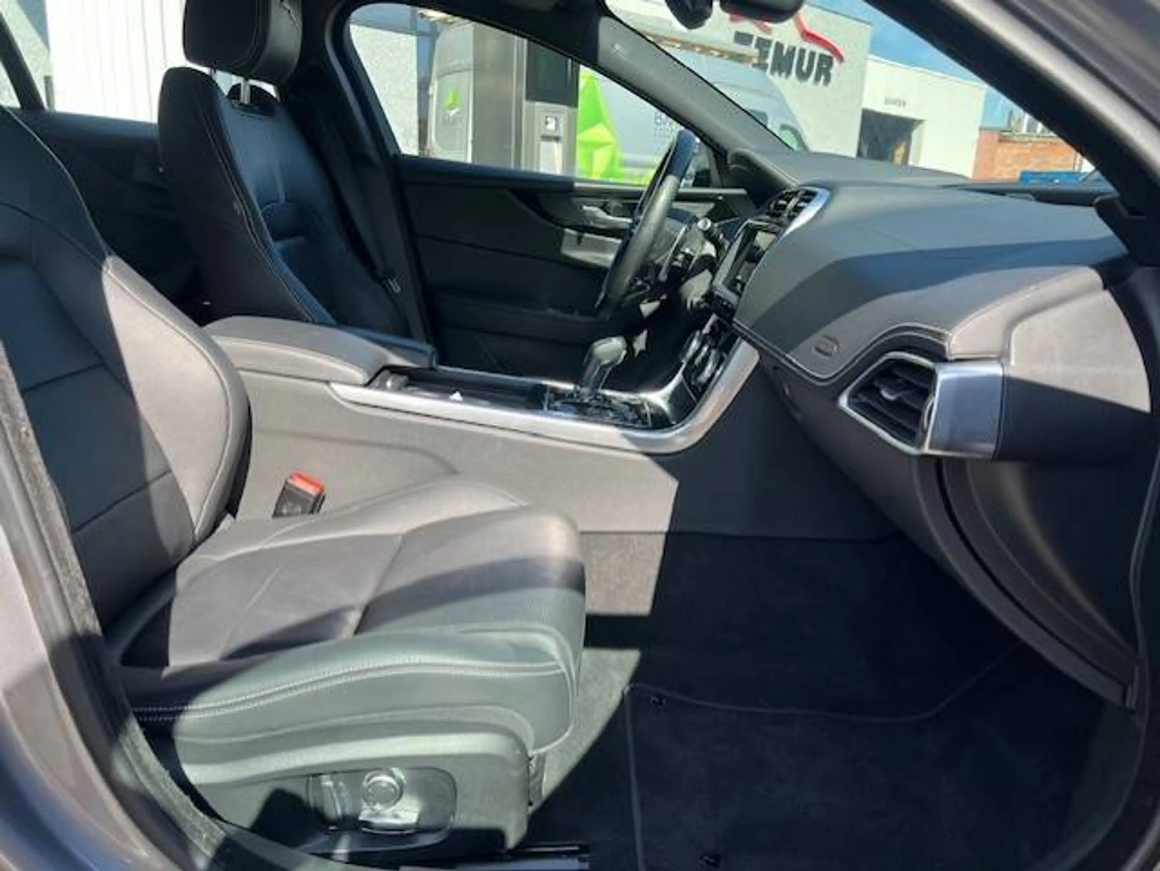 Jaguar XE 2.0 D R-Dynamic S 204pk Led/Camera/Leder 2022 PROMO! — photo 10