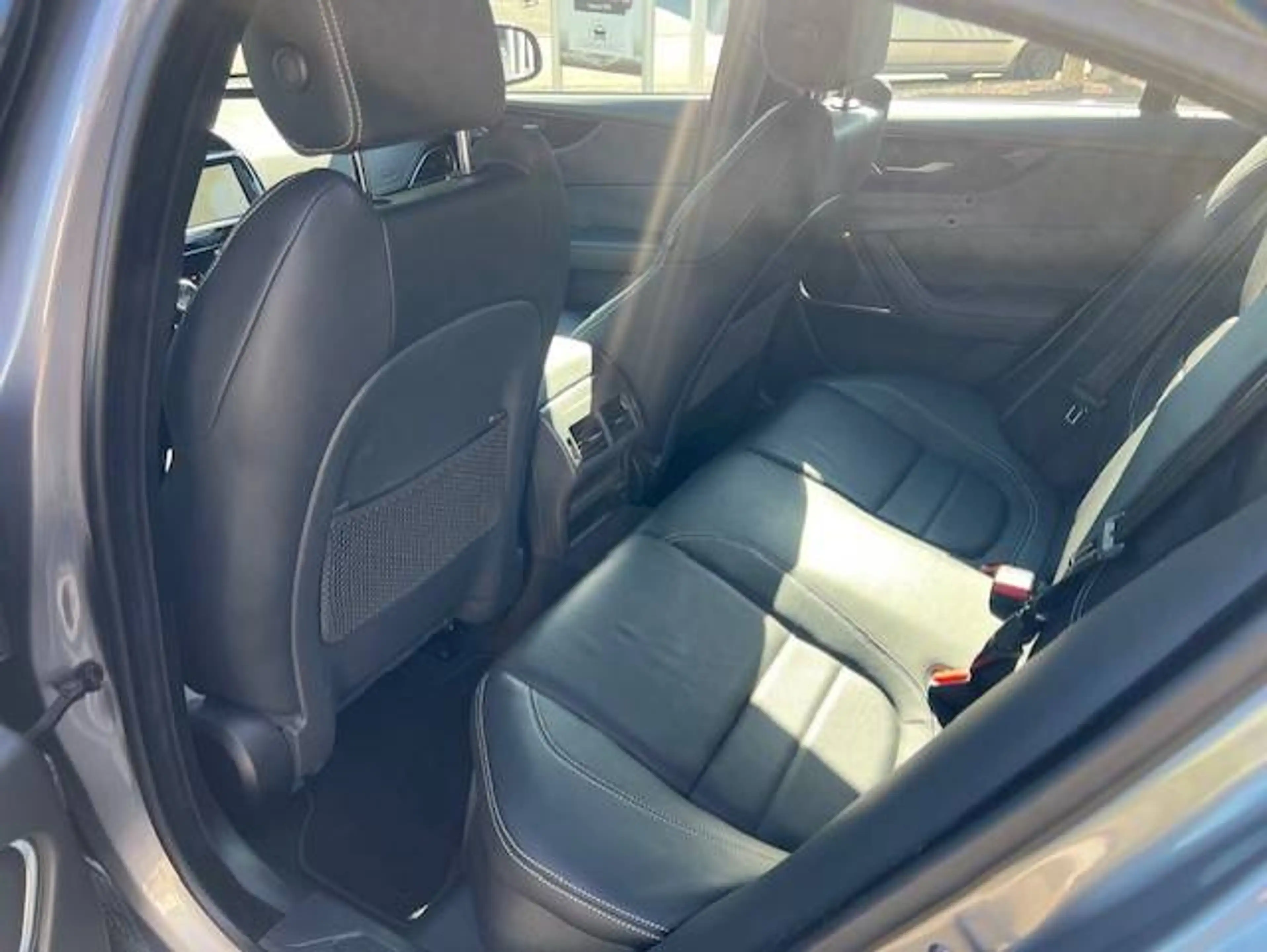 Jaguar XE 2.0 D R-Dynamic S 204pk Led/Camera/Leder 2022 PROMO! — photo 12