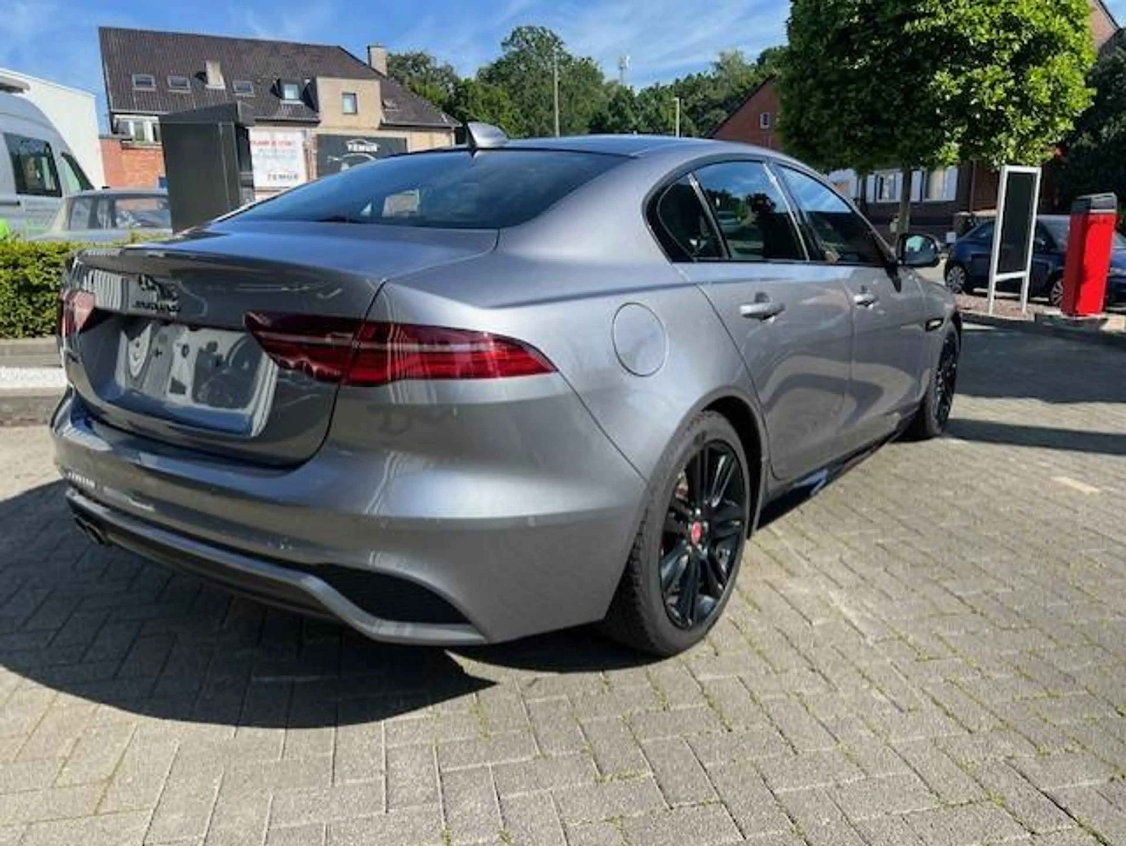 Jaguar XE 2.0 D R-Dynamic S 204pk Led/Camera/Leder 2022 PROMO! — photo 6