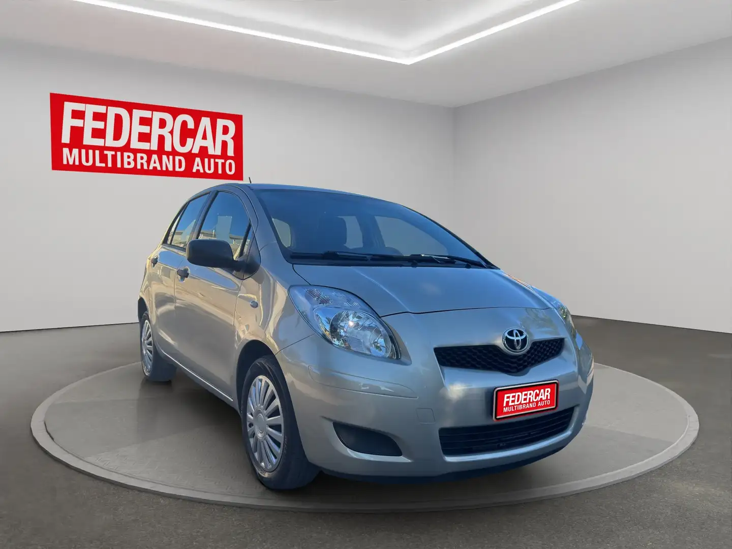 Toyota Yaris Yaris II 2005 5p 1.0 Now my10 Argent - 1