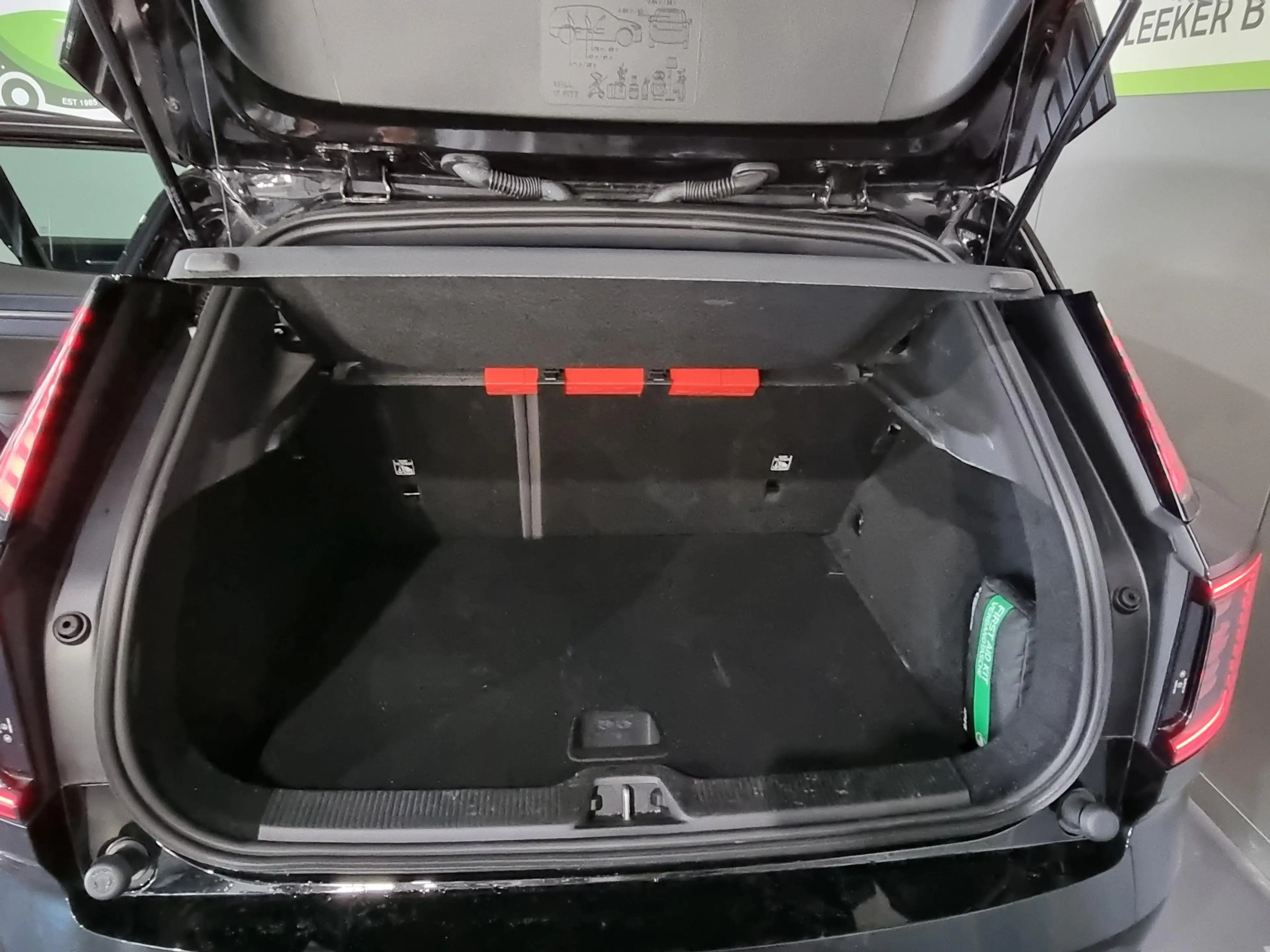 Volvo EX30 Single Motor Extended Range Core 69 kWh — photo 10