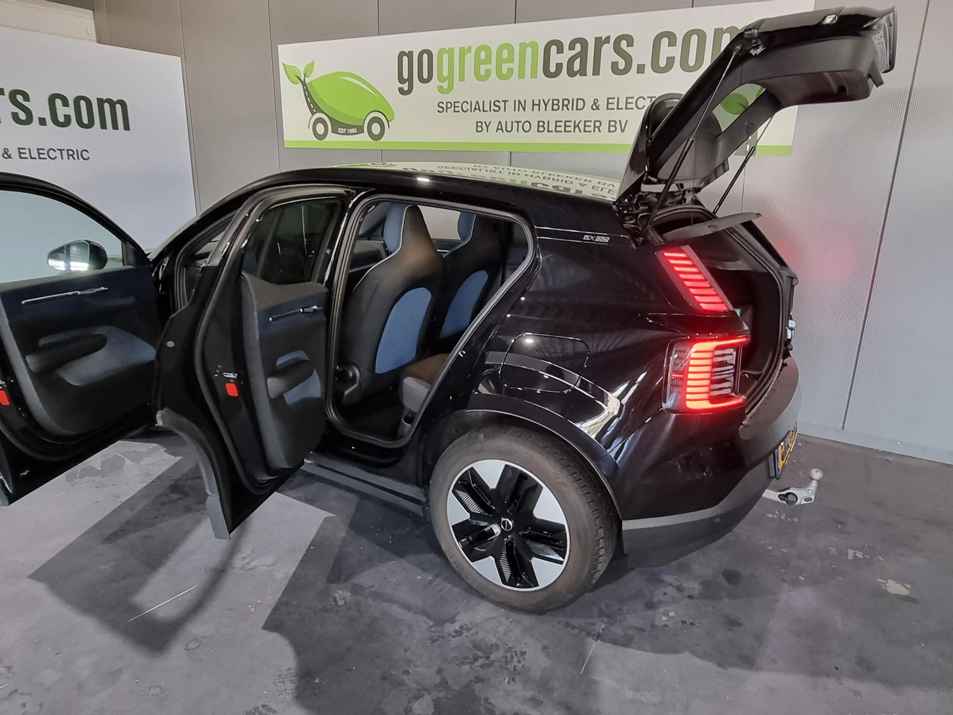 Volvo EX30 Single Motor Extended Range Core 69 kWh — photo 11