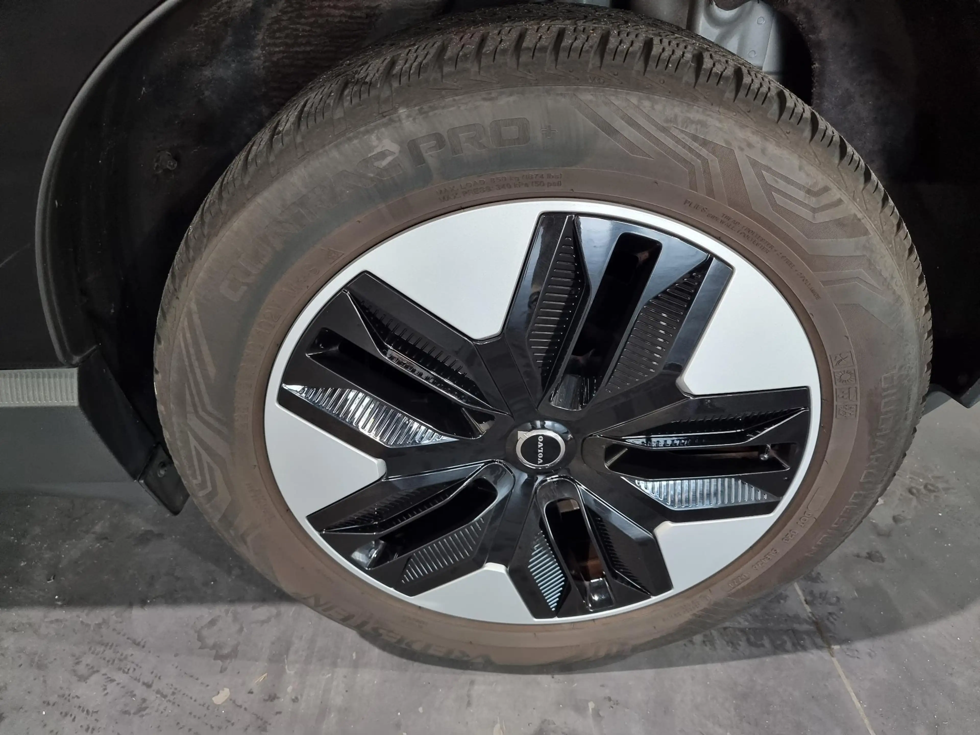 Volvo EX30 Single Motor Extended Range Core 69 kWh — photo 5