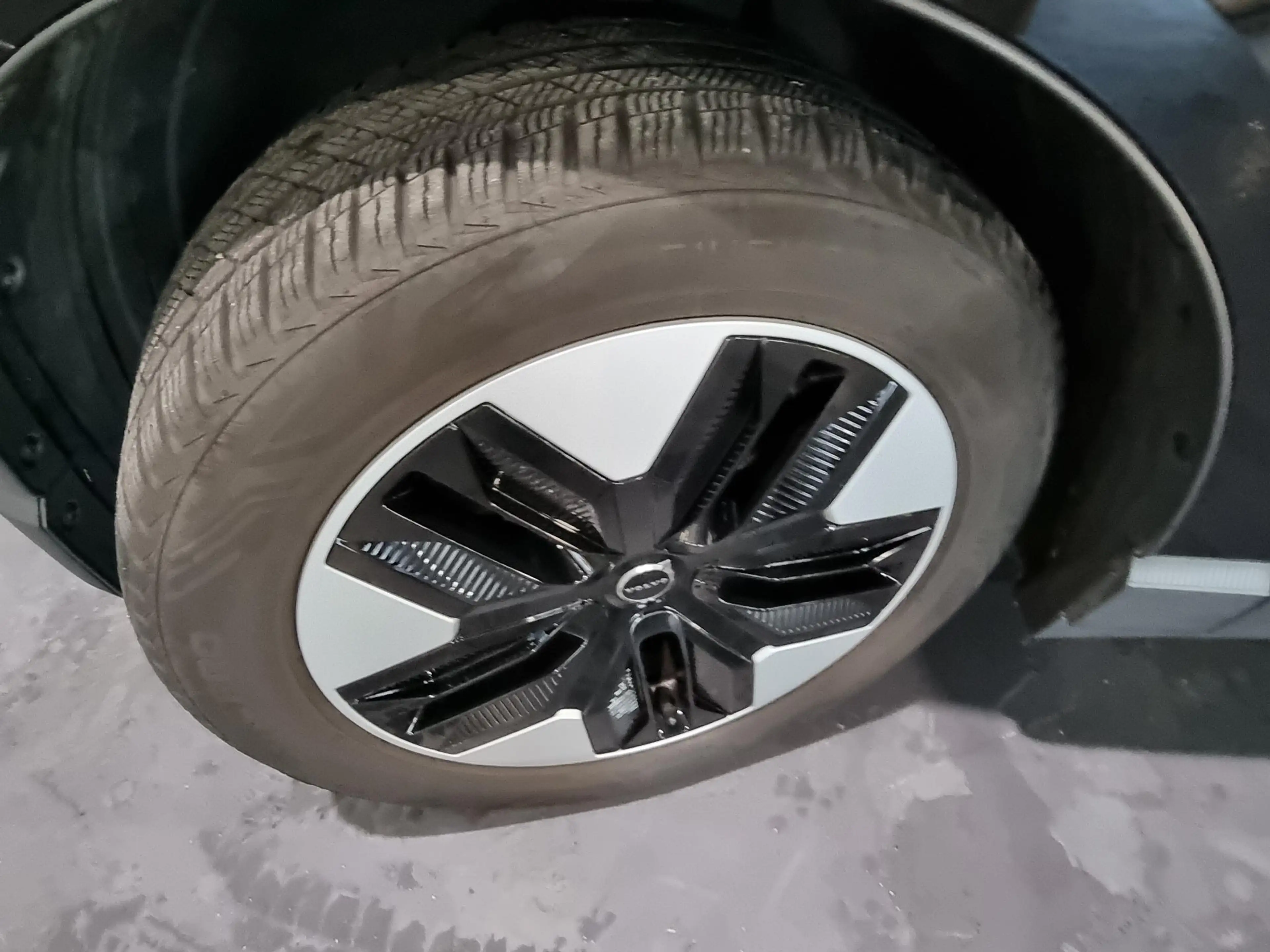 Volvo EX30 Single Motor Extended Range Core 69 kWh — photo 8