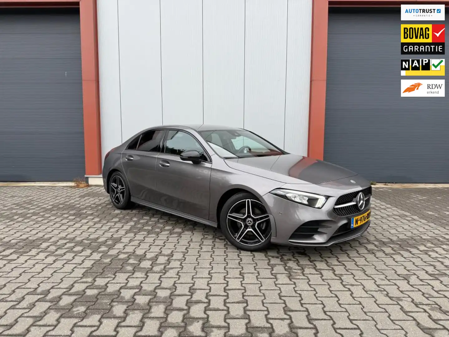 Mercedes-Benz A 180 Business Solution AMG Gris - 1