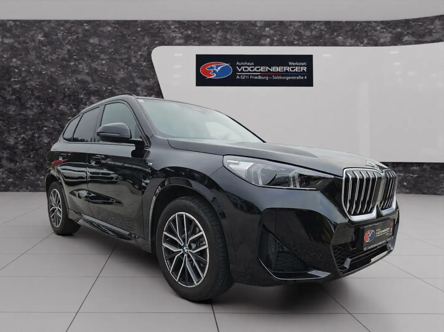 BMW X1 sDrive20d M-Sport  AHK LED 48V Aut. Schwarz - 2