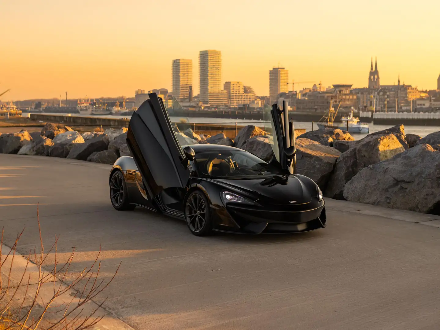 McLaren 540C Full Service * Belgian Car * Lift system * B&W Schwarz - 1