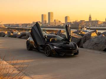 Full Service * Belgian Car * Lift system * B&W