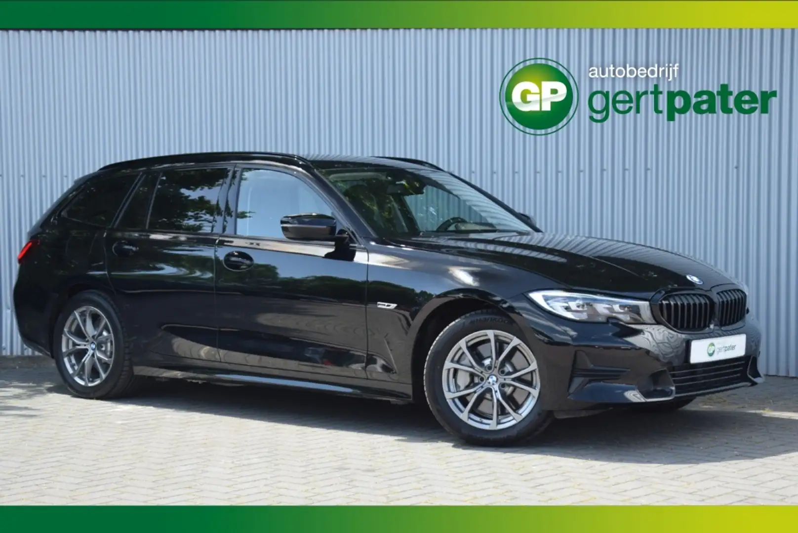 BMW 330 3-Serie Touring 330e xDrive Sportline Shadowline/T Zwart - 1