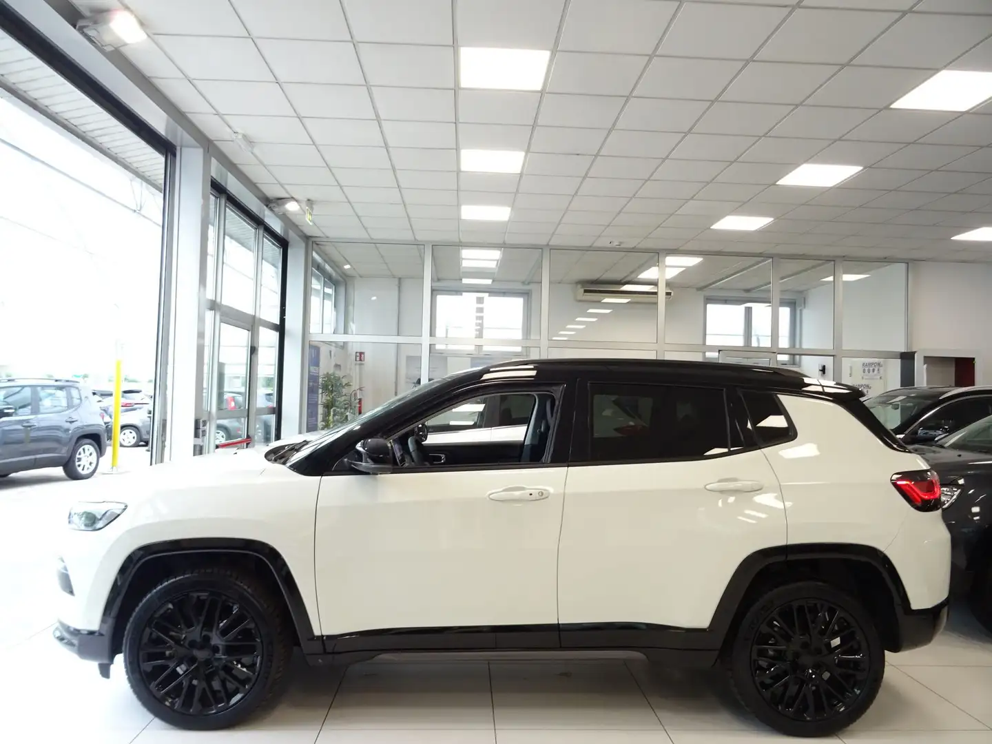 Jeep Compass Compass 1.5 Turbo T4 130 CV MHEV 2WD S Blanco - 2