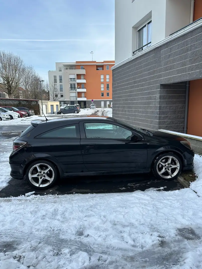 Opel Astra GTC 2.0 Noir - 2