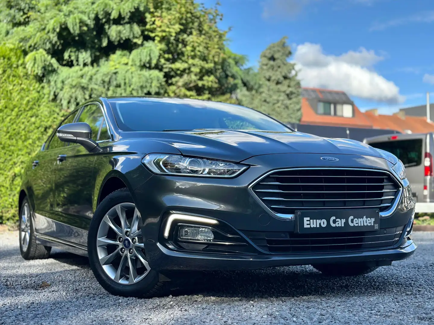 Ford Mondeo 2.0 E/B Hybr. XHEV Titanium Aut. Brun - 1