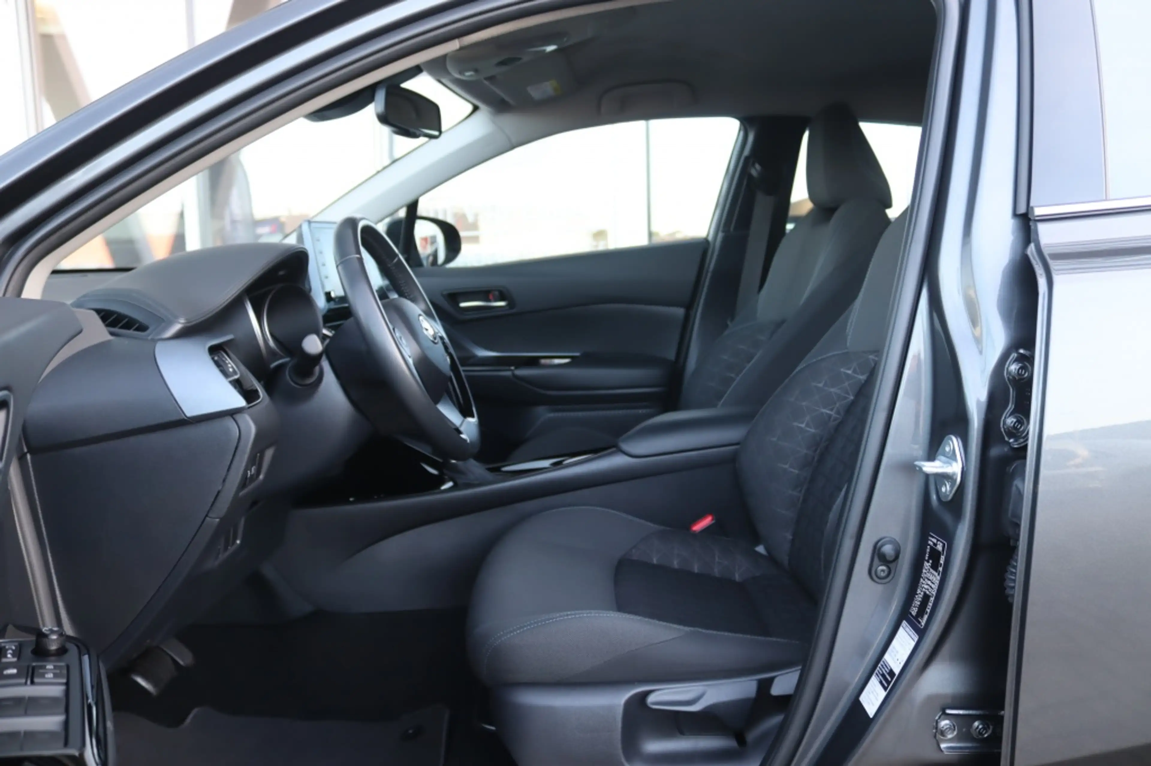 Toyota C-HR 1.8 Hybrid 122PK DYNAMIC Trekhaak | Navi | Camera — photo 8