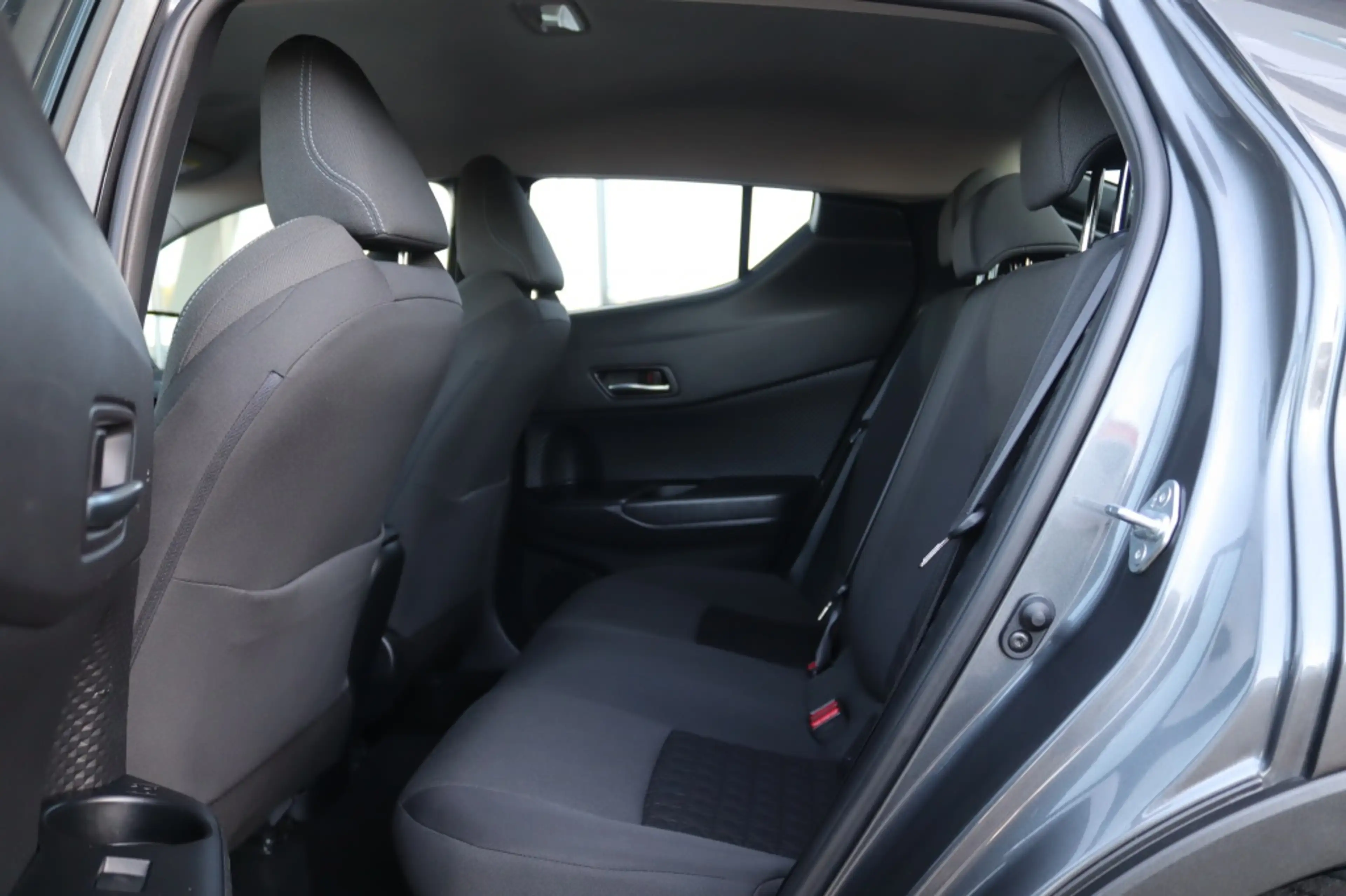 Toyota C-HR 1.8 Hybrid 122PK DYNAMIC Trekhaak | Navi | Camera — photo 9