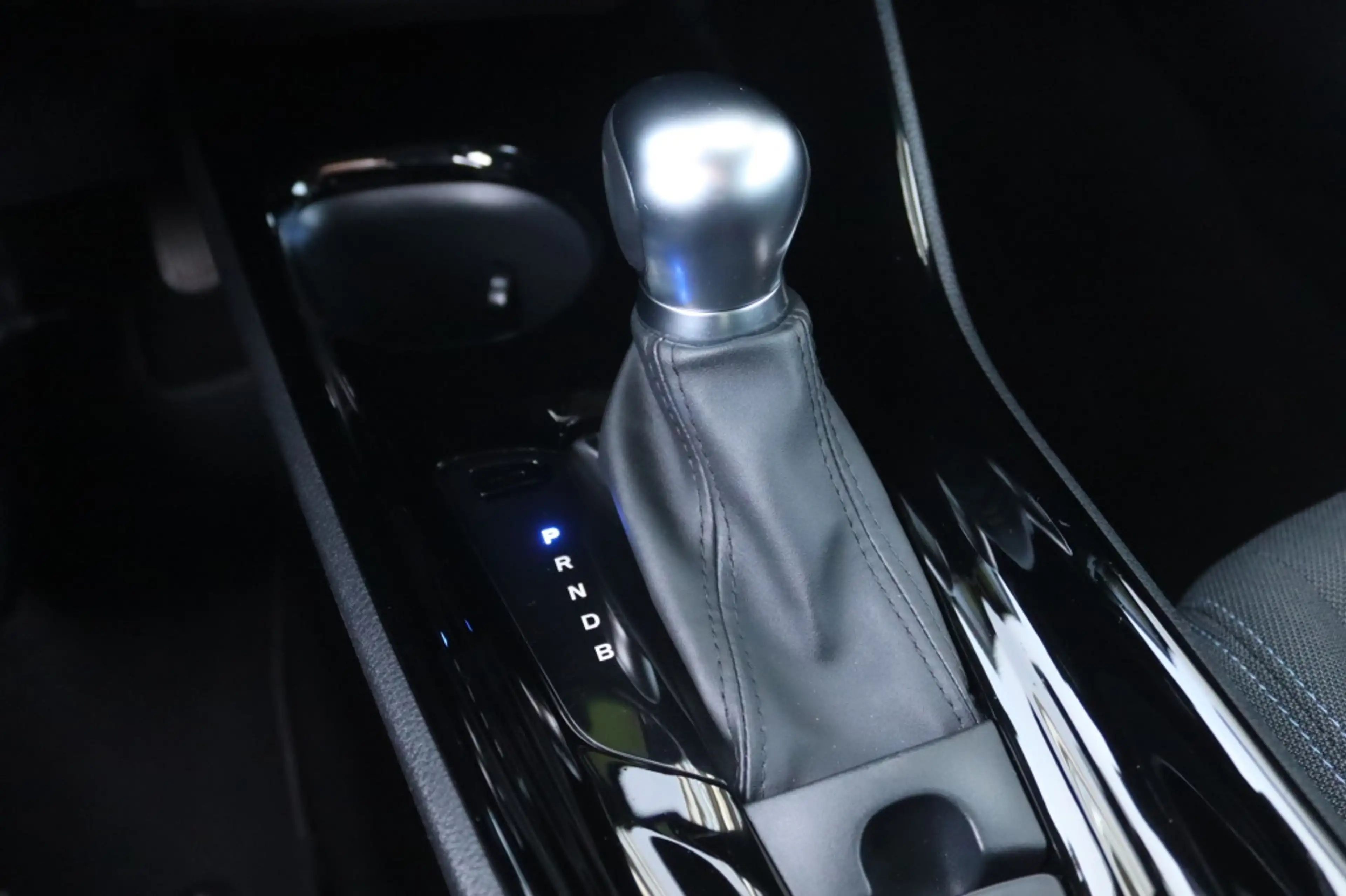 Toyota C-HR 1.8 Hybrid 122PK DYNAMIC Trekhaak | Navi | Camera — photo 24