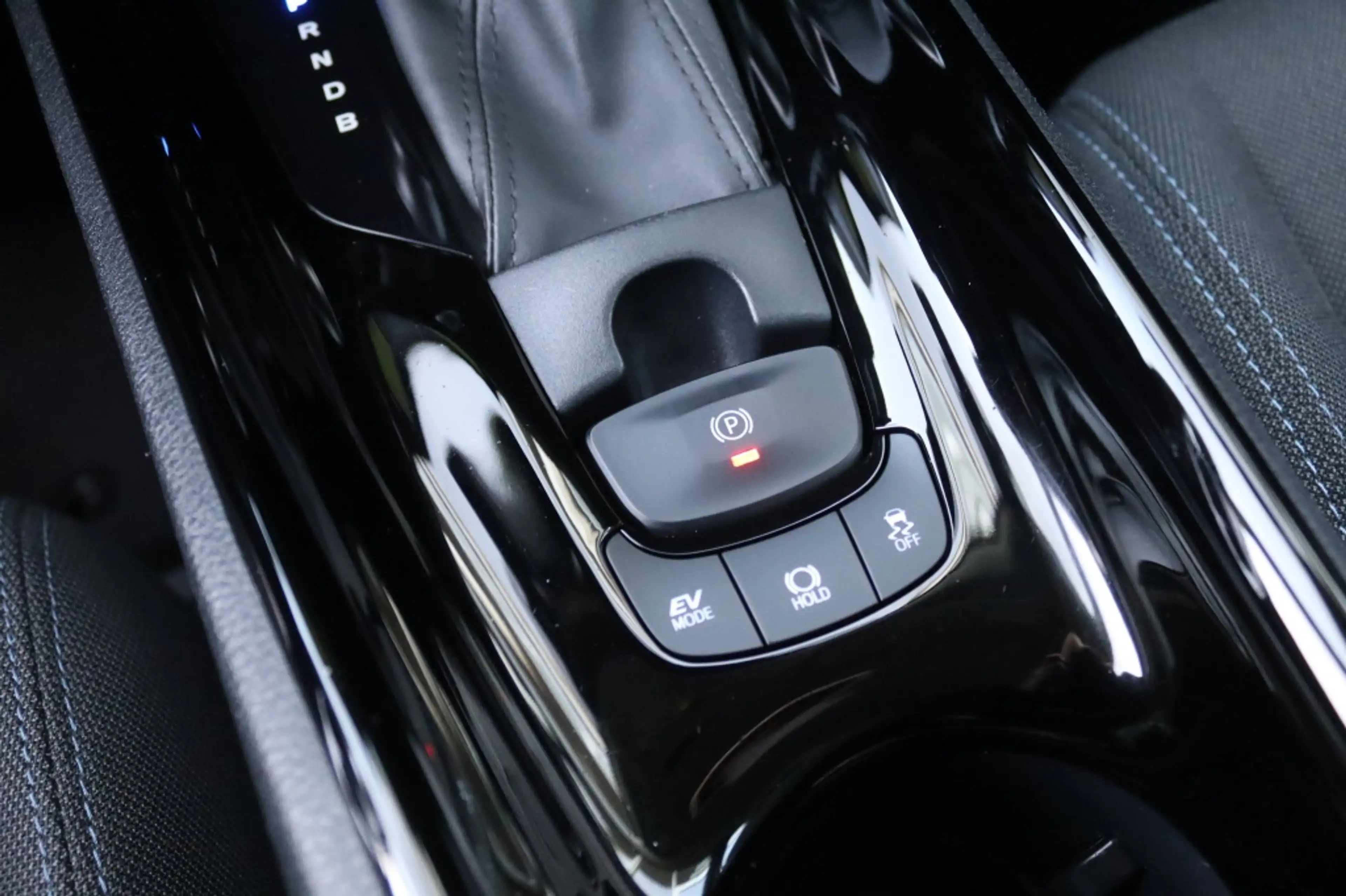 Toyota C-HR 1.8 Hybrid 122PK DYNAMIC Trekhaak | Navi | Camera — photo 25