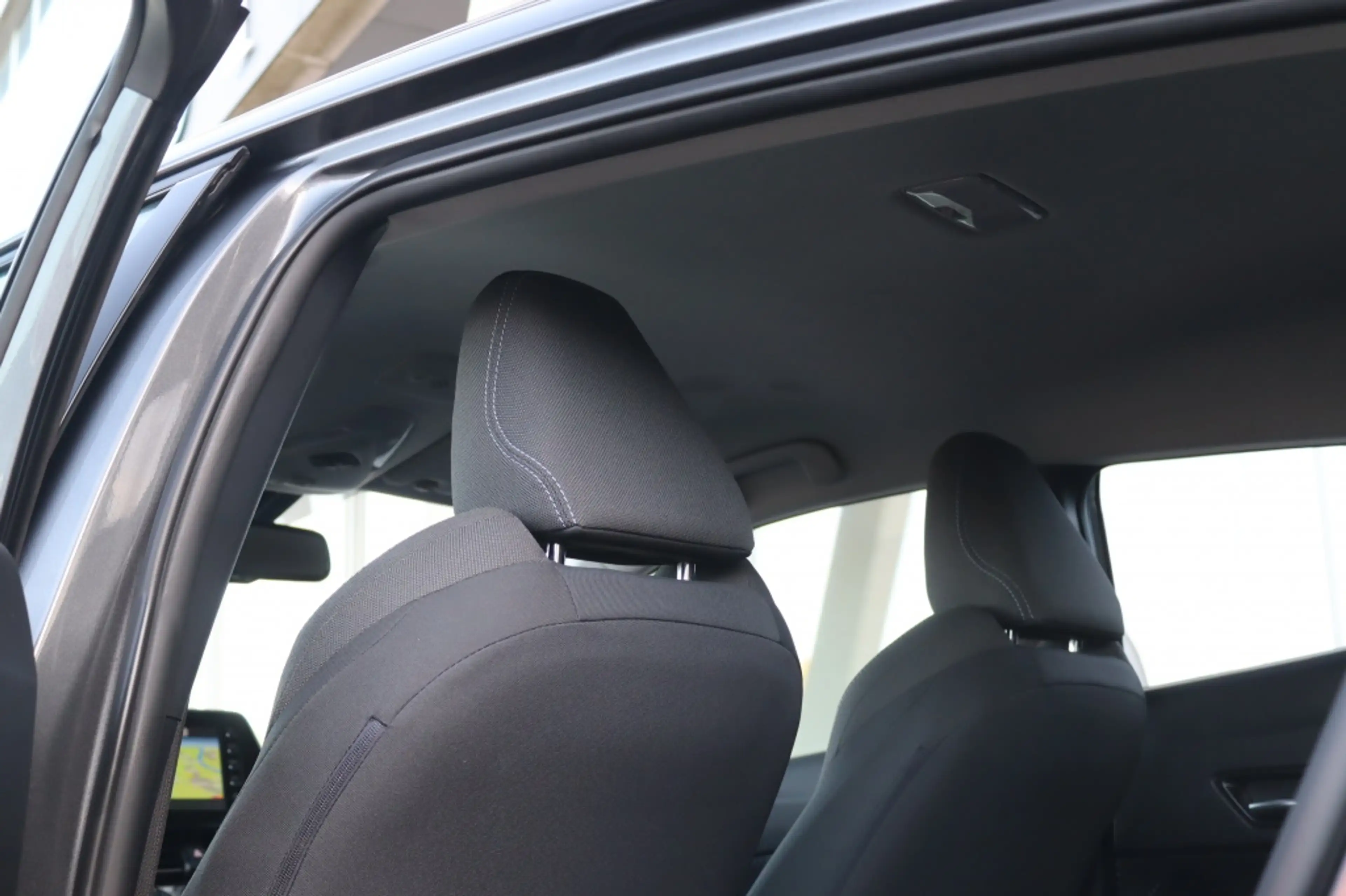 Toyota C-HR 1.8 Hybrid 122PK DYNAMIC Trekhaak | Navi | Camera — photo 10