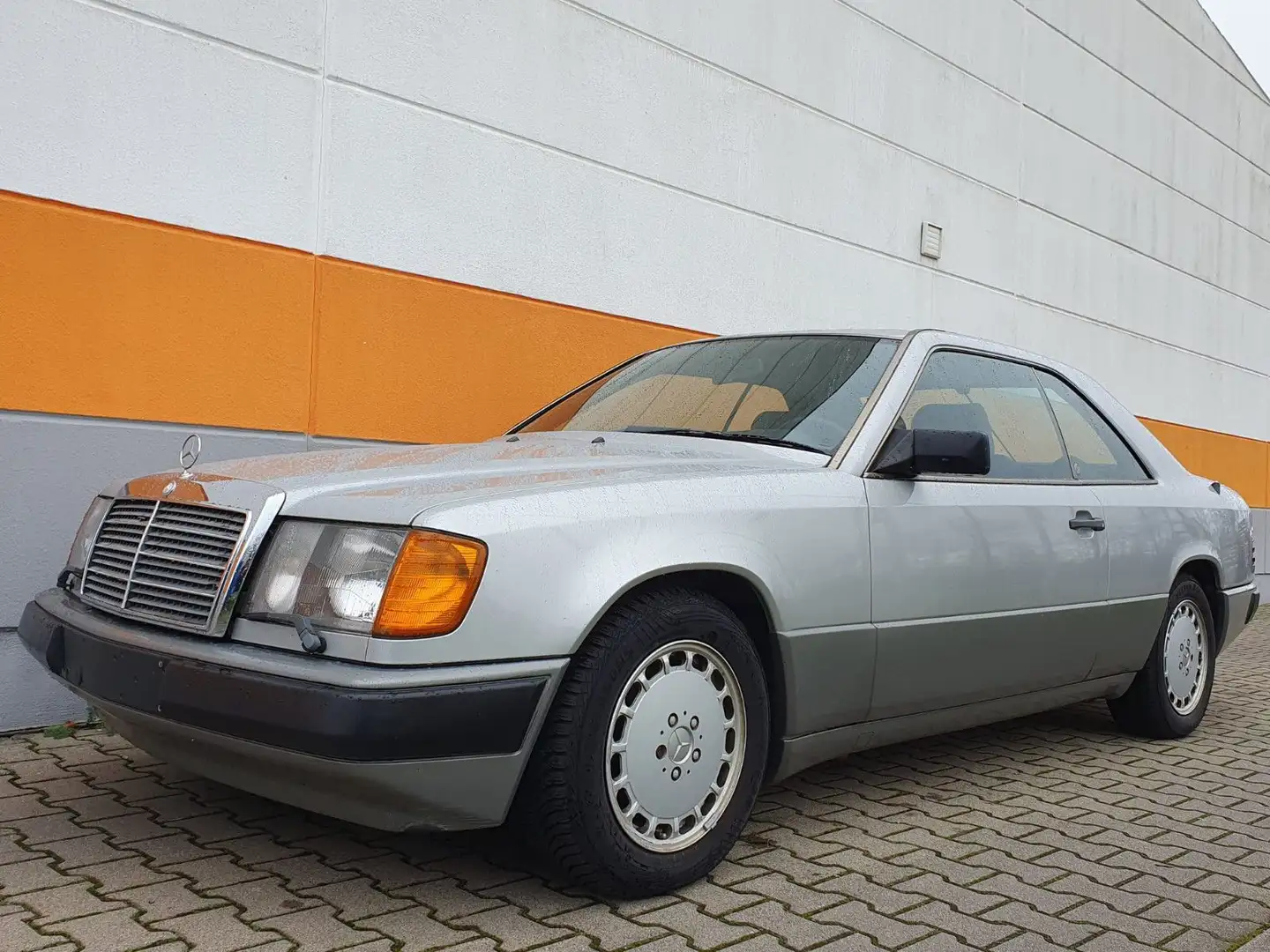 Mercedes-Benz E 230 CE Coupe Schiebedach Sitzheizung 4x el. FH Stříbrná - 1