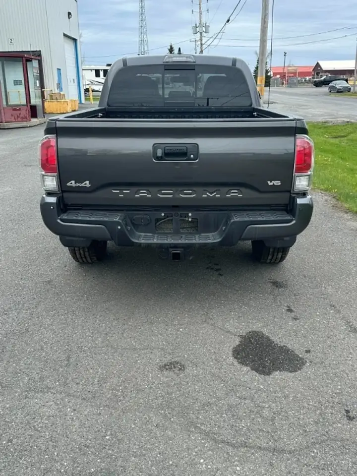 Toyota Tacoma снимка Toyota Tacoma