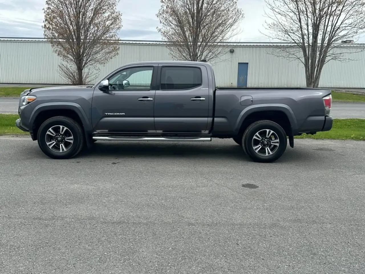 Toyota Tacoma снимка Toyota Tacoma
