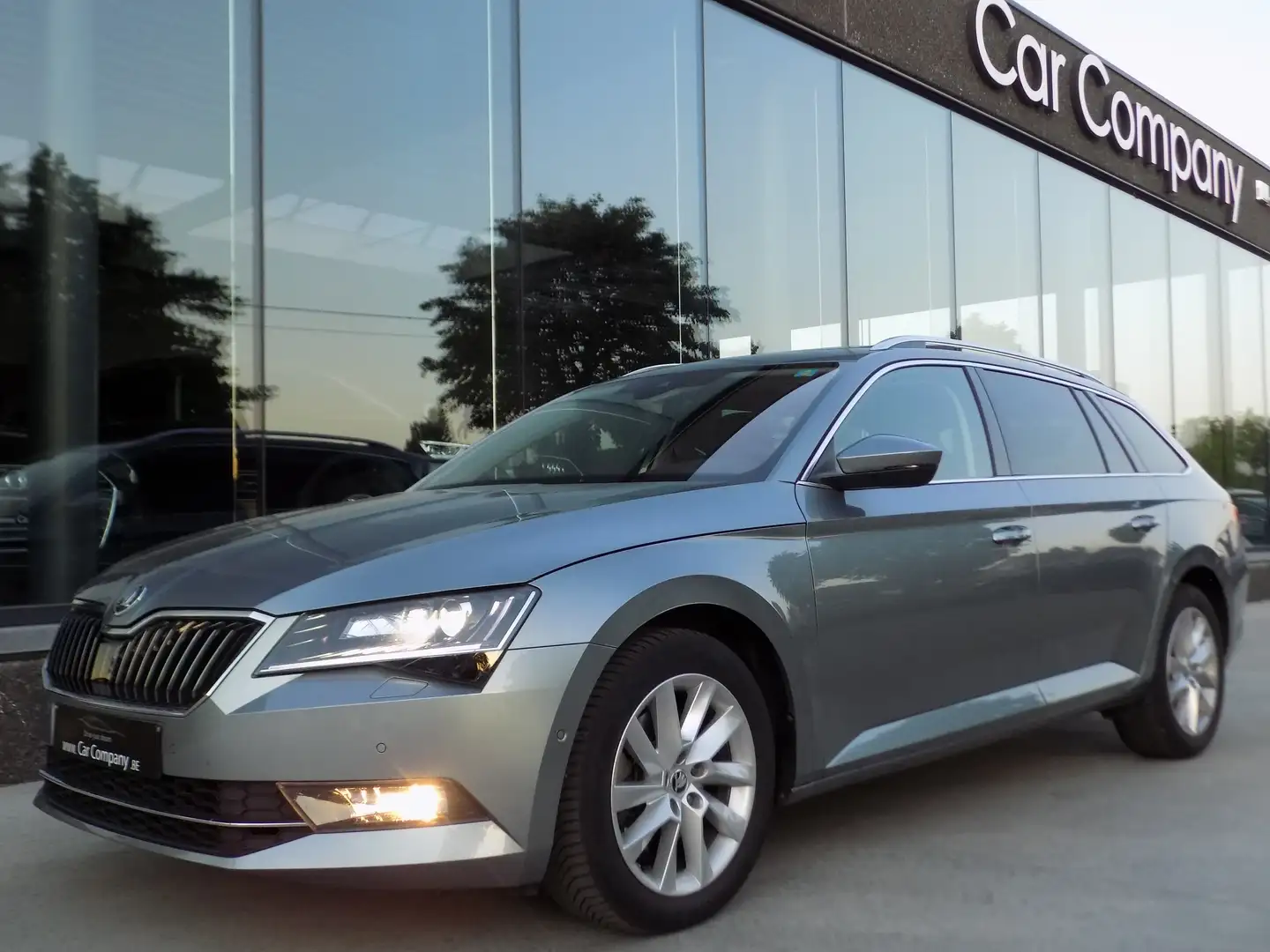 Skoda Superb 1.5 TSI ACT STYLE DSG*GPS*CAMERA*VKBH*ELEKT KOFFER Gris - 1