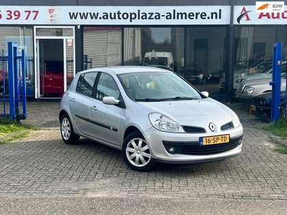 Renault Clio 1.6-16V Dynamique Luxe Automaat Airco Cruise PDC E